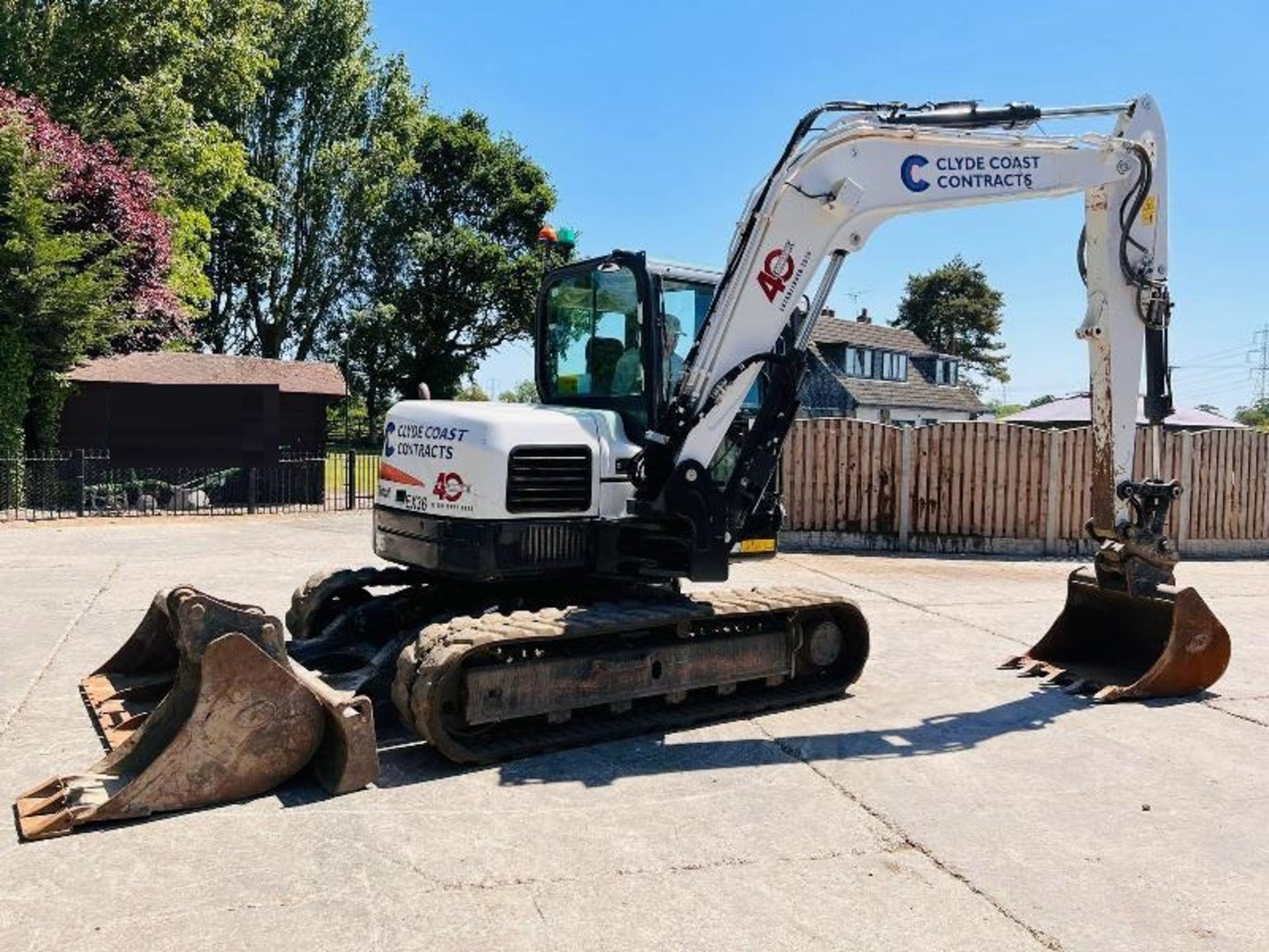 BOBCAT E85 EXCAVATOR *ZERO SWING, YEAR 2019, 4962 HOURS* C/W 3 X BUCKETS - Image 10 of 19