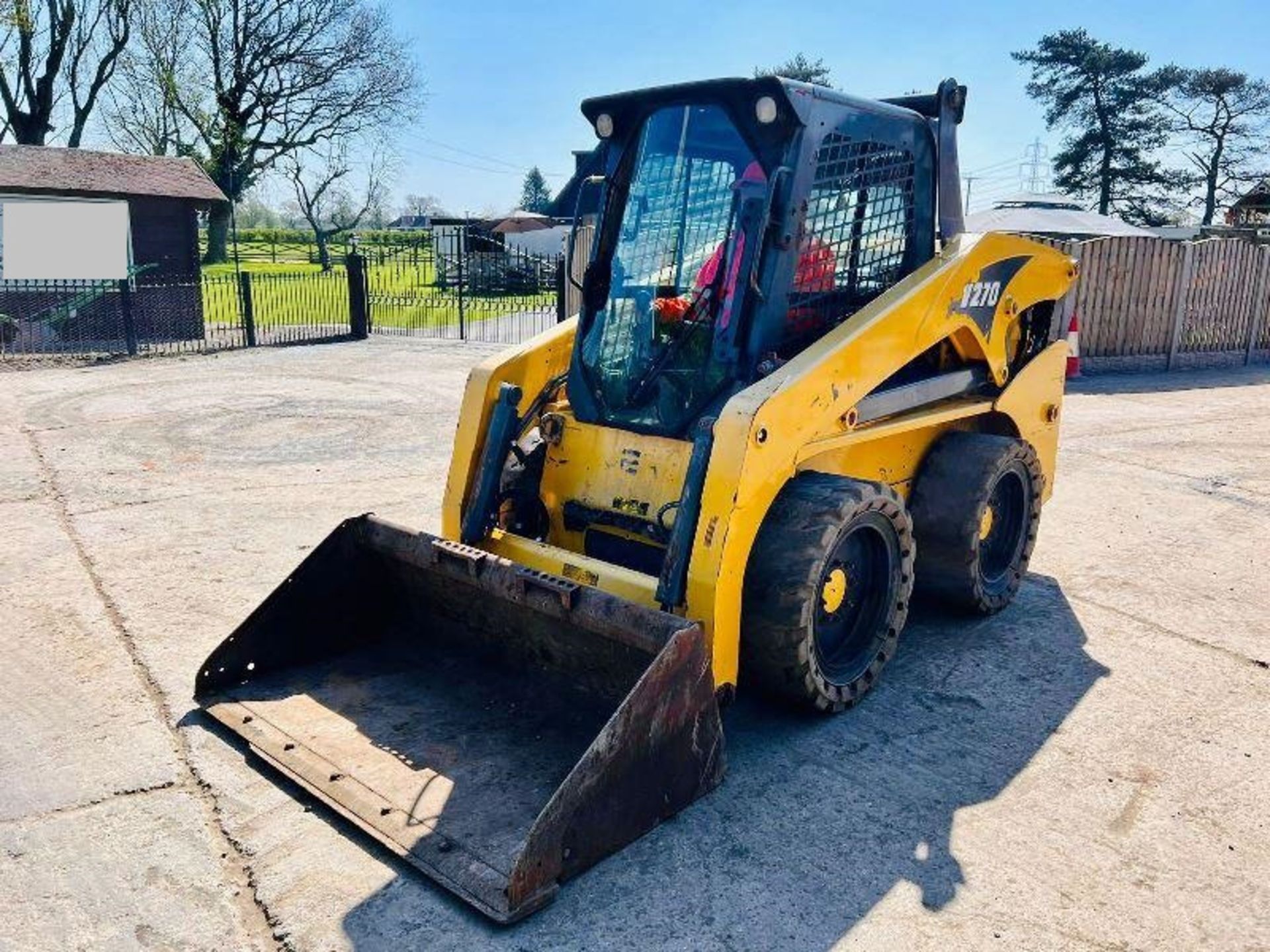 GEHL V270 4WD SKIDSTEER *HIGH LIFT , YEAR 2011* C/W REVERSE CAMERA