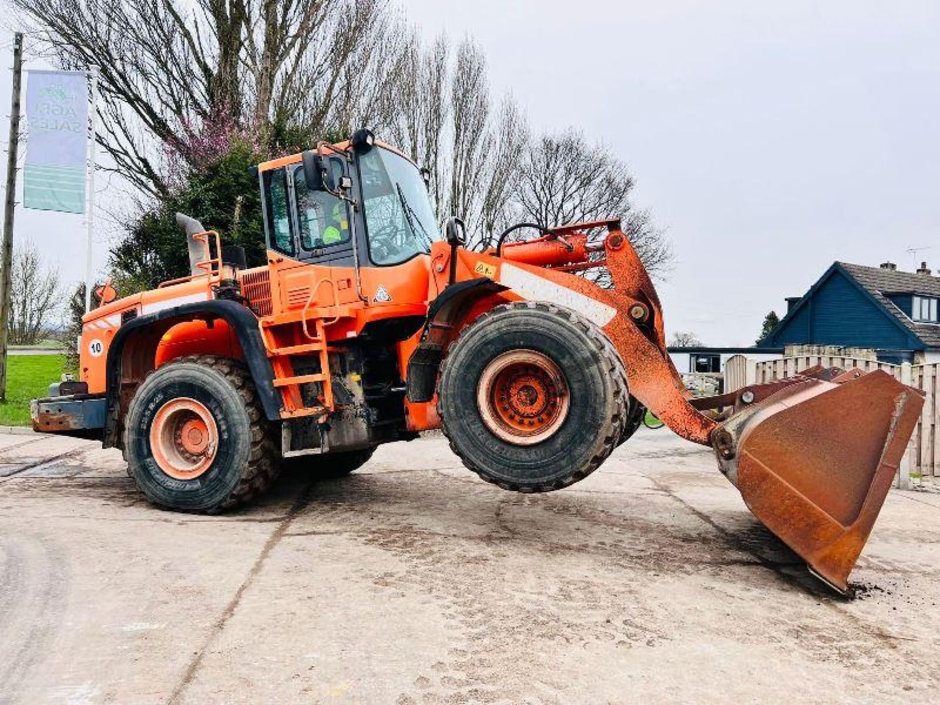 DOOSAN DL350 4WD LOADING SHOVEL *YEAR 2012* C/W BUCKET & AC CABIN - Image 14 of 20