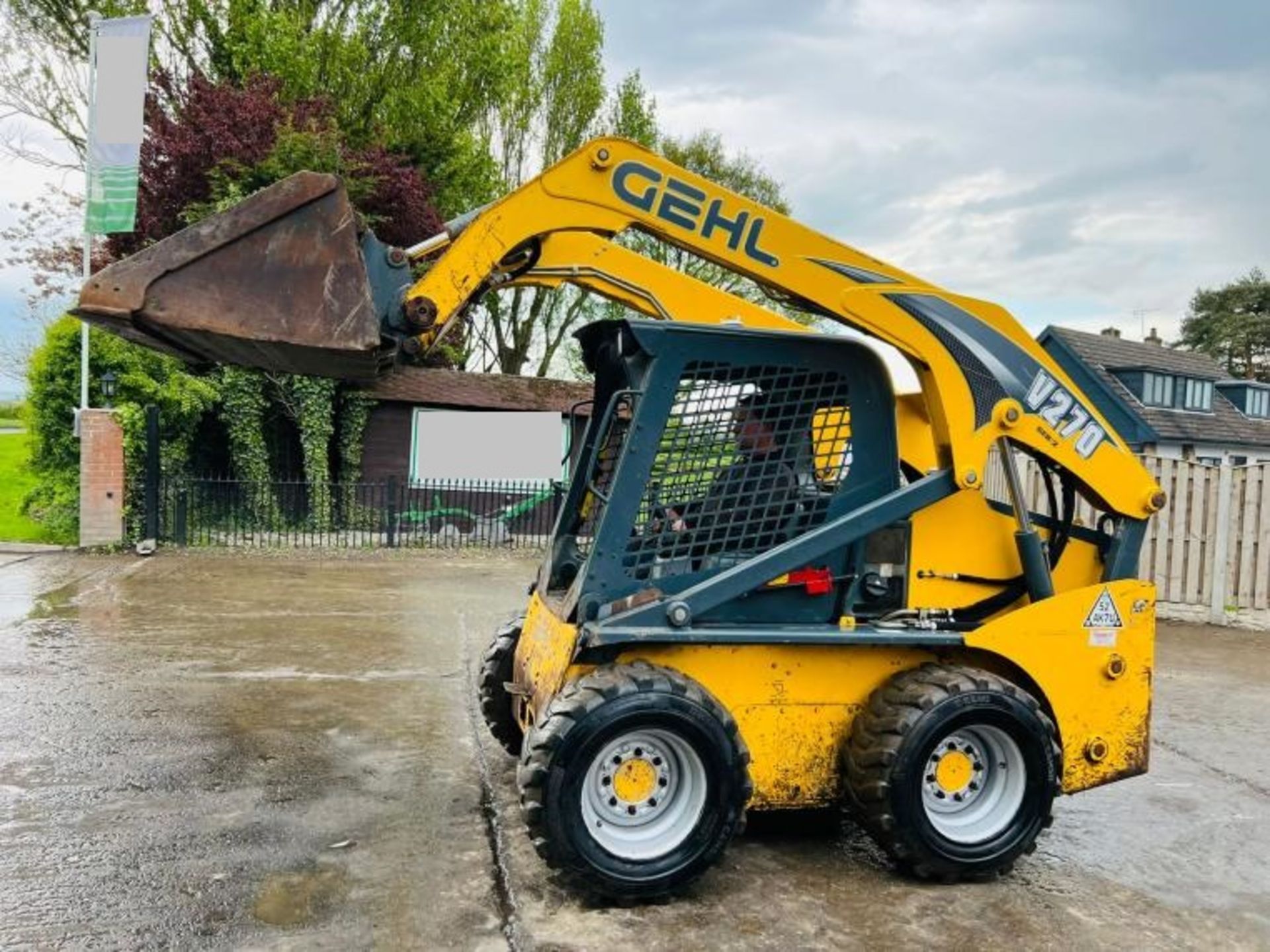 GEHL V270 4WD SKIDSTEER * HIGH LIFT , YEAR 2014 , 1441 HOURS