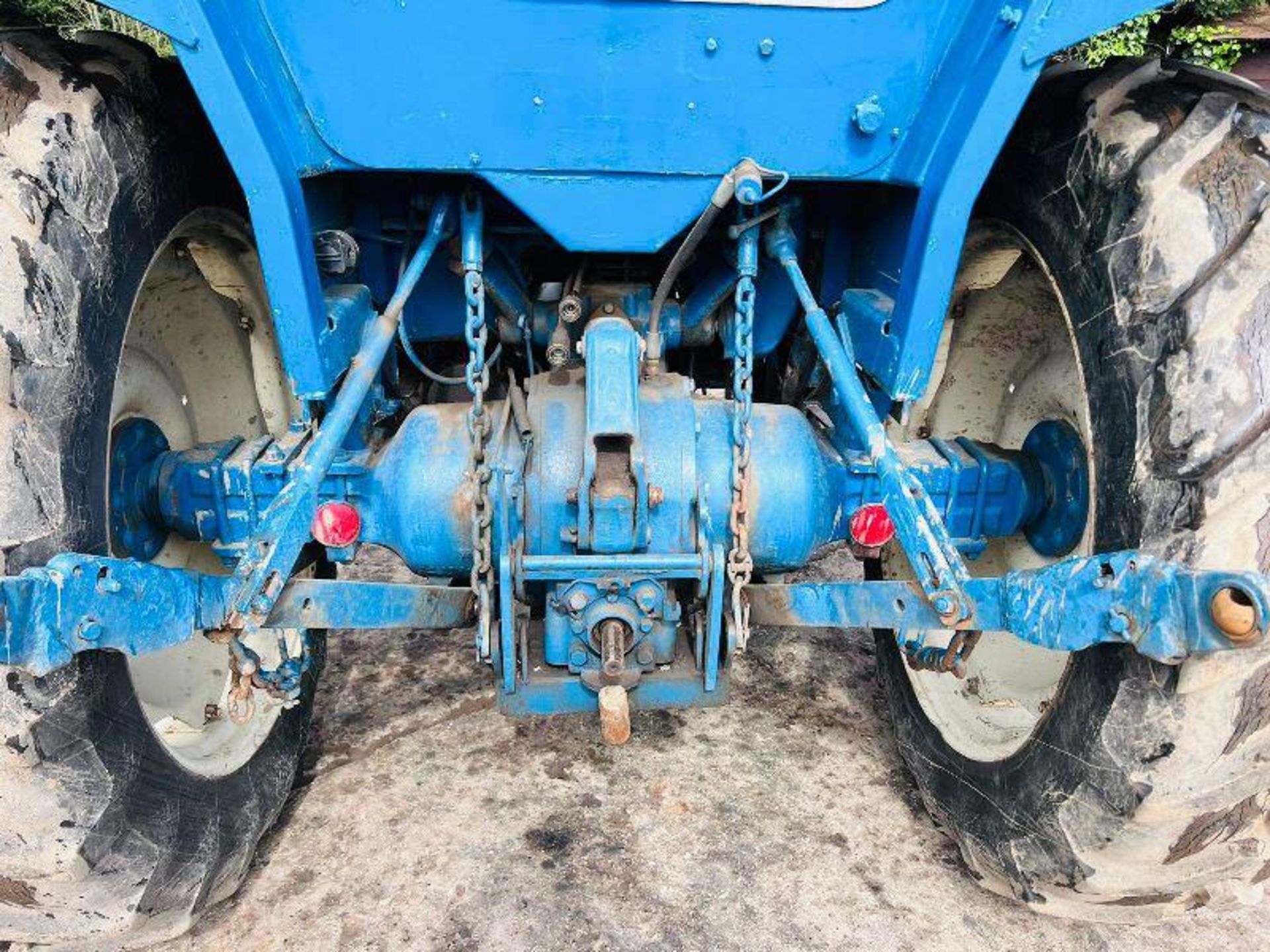 FORD 4600-FOUR COUNTY 4WD TRACTOR C/W FULLY GLAZED CABIN - Image 3 of 20