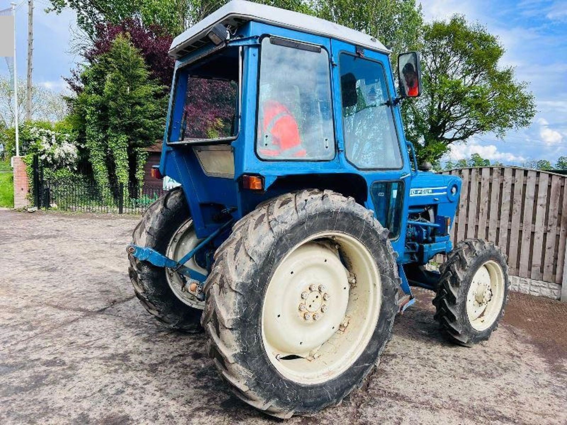 FORD 4600-FOUR COUNTY 4WD TRACTOR C/W FULLY GLAZED CABIN - Image 6 of 20