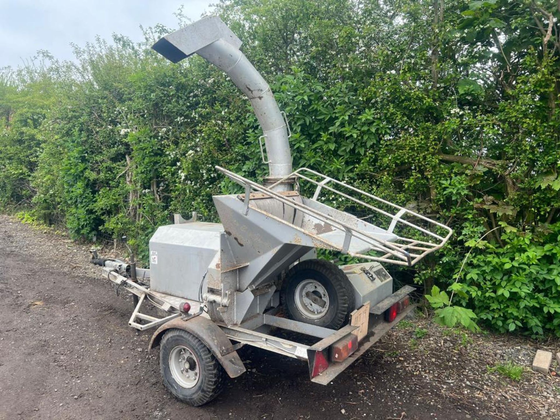 TOWABLE DIESEL WOOD CHIPPER - Image 2 of 6