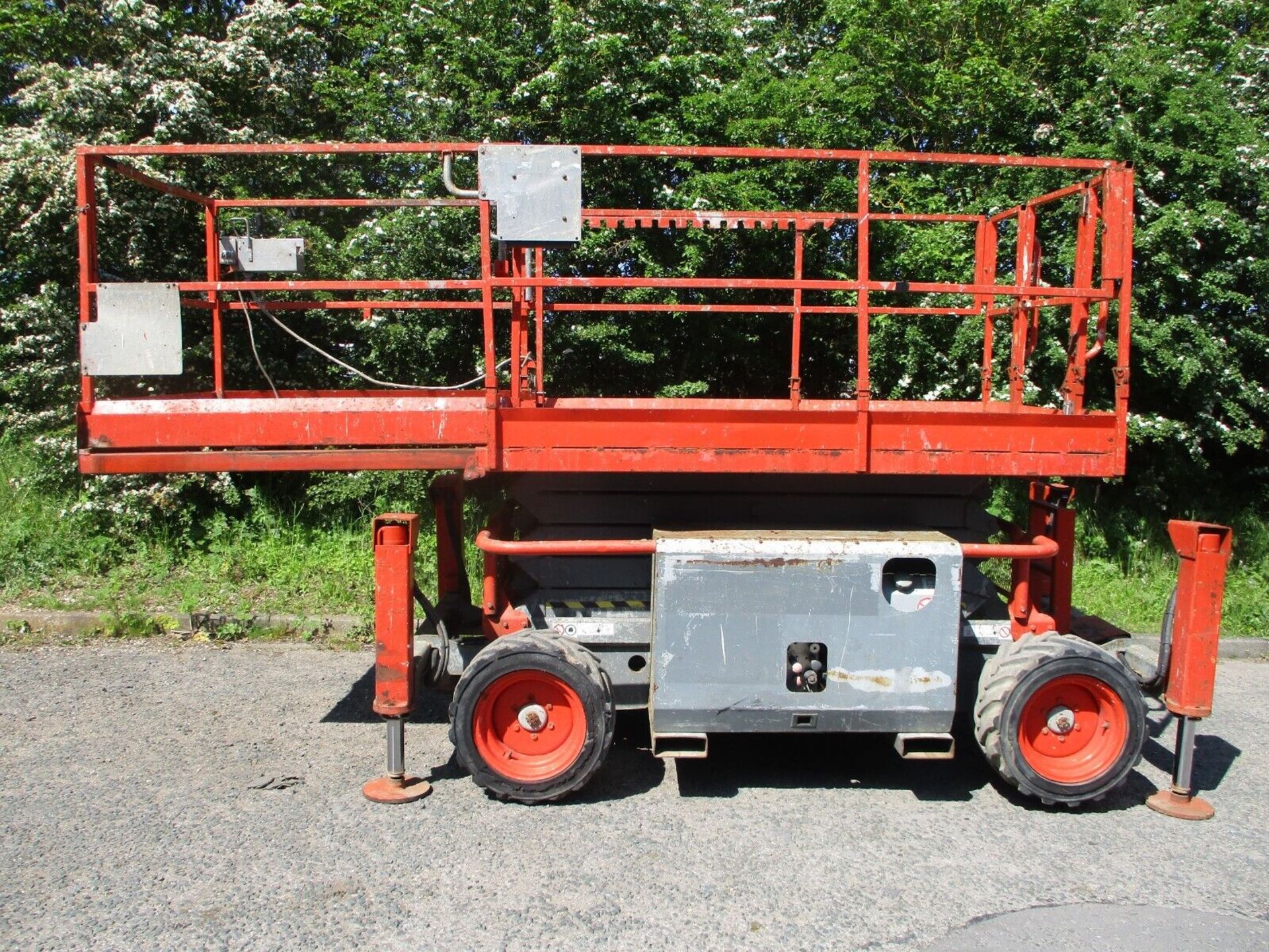 2010 SKYJACK 6832 SCISSOR LIFT ACCESS PLATFORM CHERRY PICKER MEWP GENIE