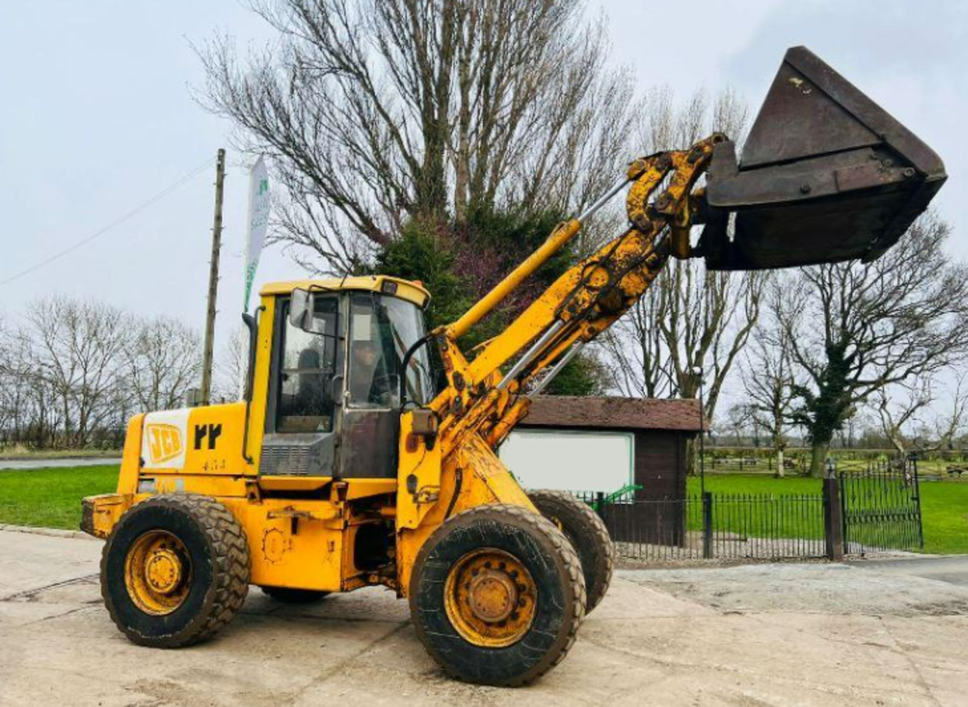 JCB 416 4WD HIGH TIP LOADING SHOVEL C/W TOE TIP BUCKET.