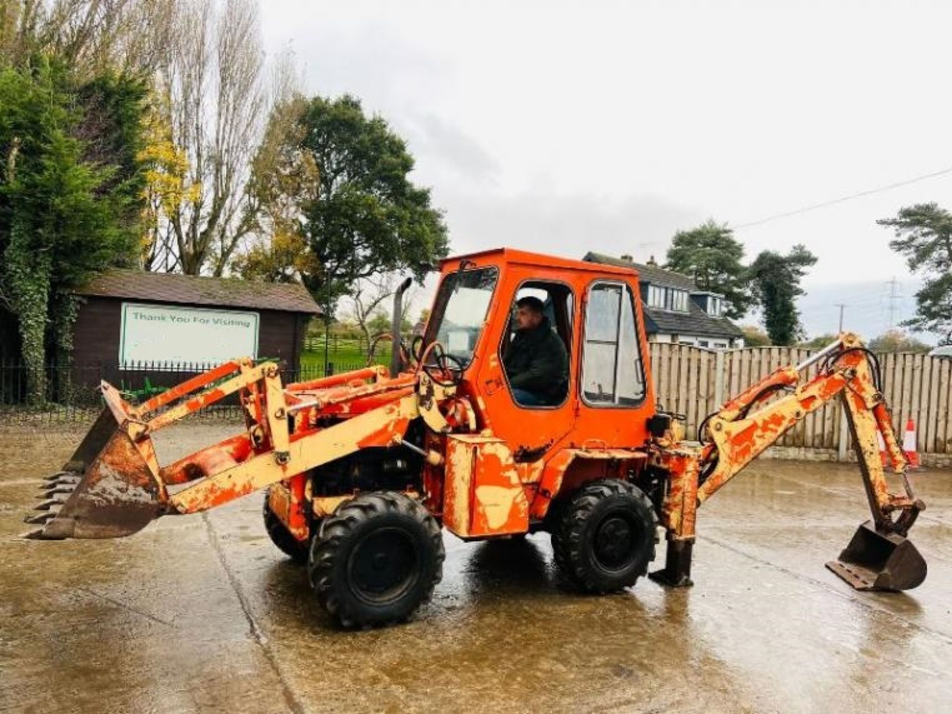 KUBOTA RW25 4WD BACKHOE DIGGER C/W KUBOTA ENGINE - Image 2 of 13