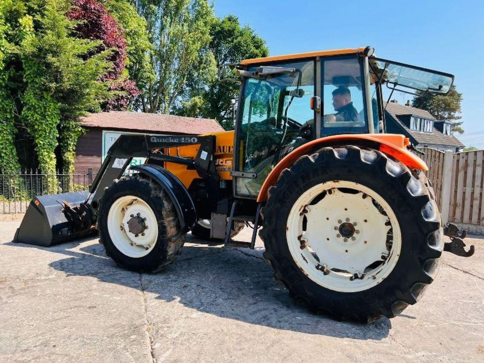 RENAULT 456RX 4WD TRACTOR C/W FRONT LOADER & BUCKET - Image 15 of 18