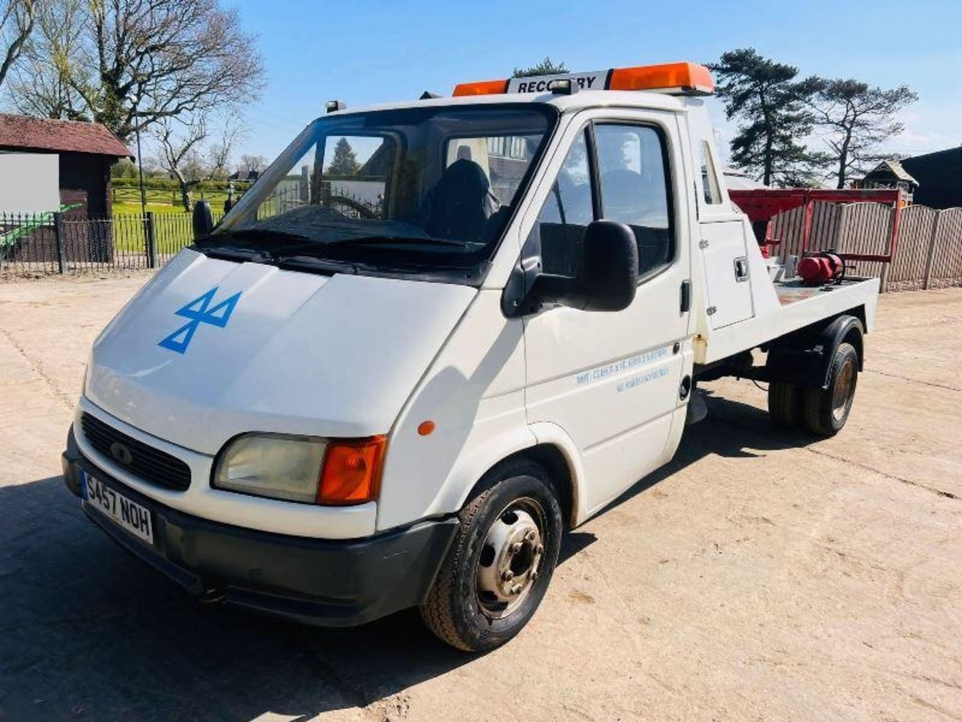 FORD TRANSIT 4X2 RECOVERY TRUCK *MOT'D TILL 16TH MAY* C/W EXTENDED SPEC LIFT