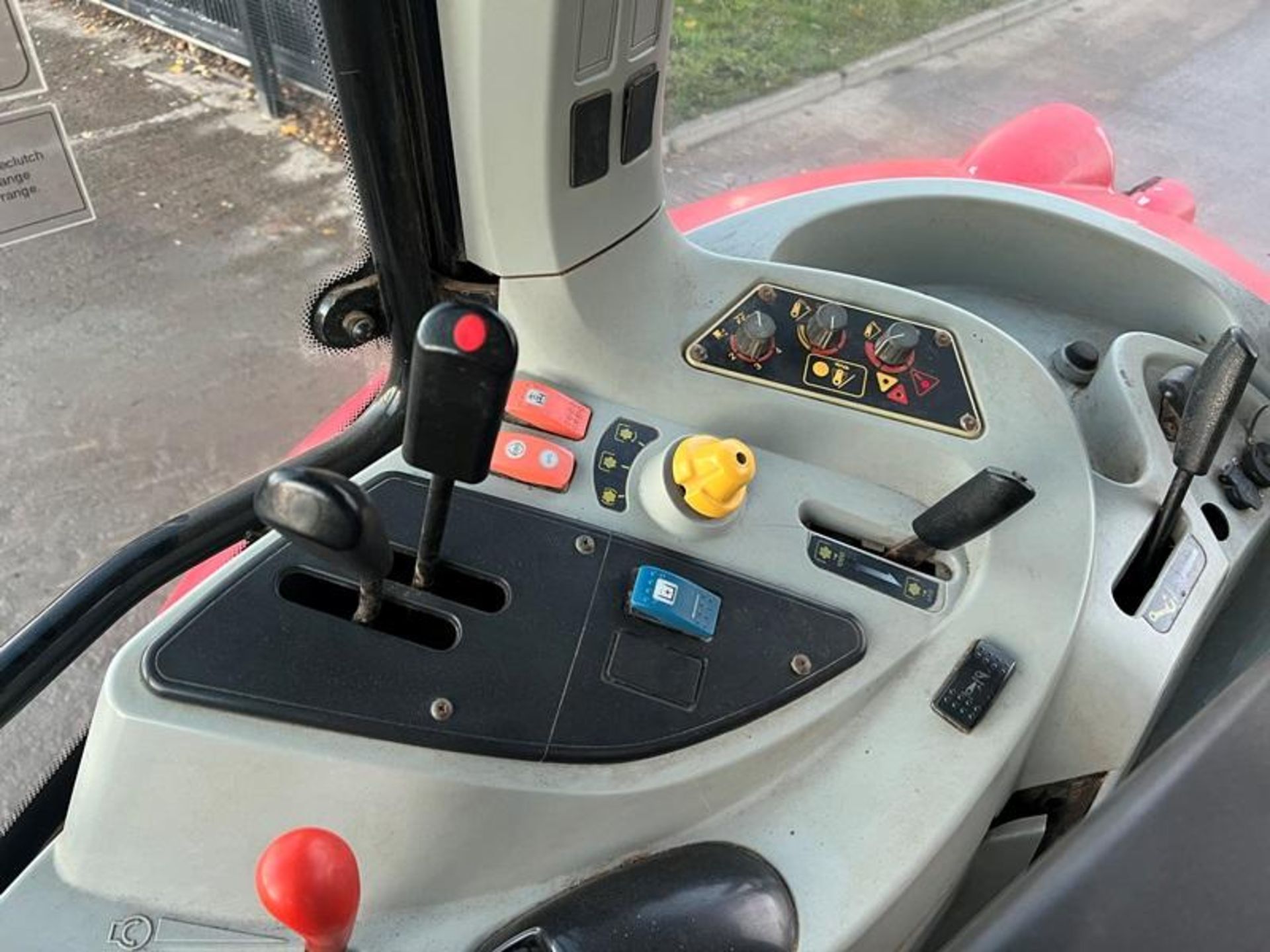 MASSEY FERGUSON 5455 4WD TRACTOR C/W MASSEY FERGUSON 950 FRONT LOADER - Image 14 of 15