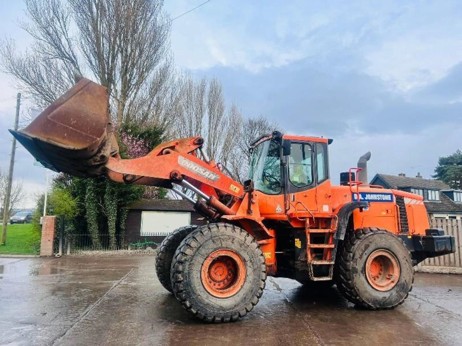 DOOSAN DL300 4WD LOADING SHOVEL * YEAR 2011 * C/W BUCKET - Image 7 of 19