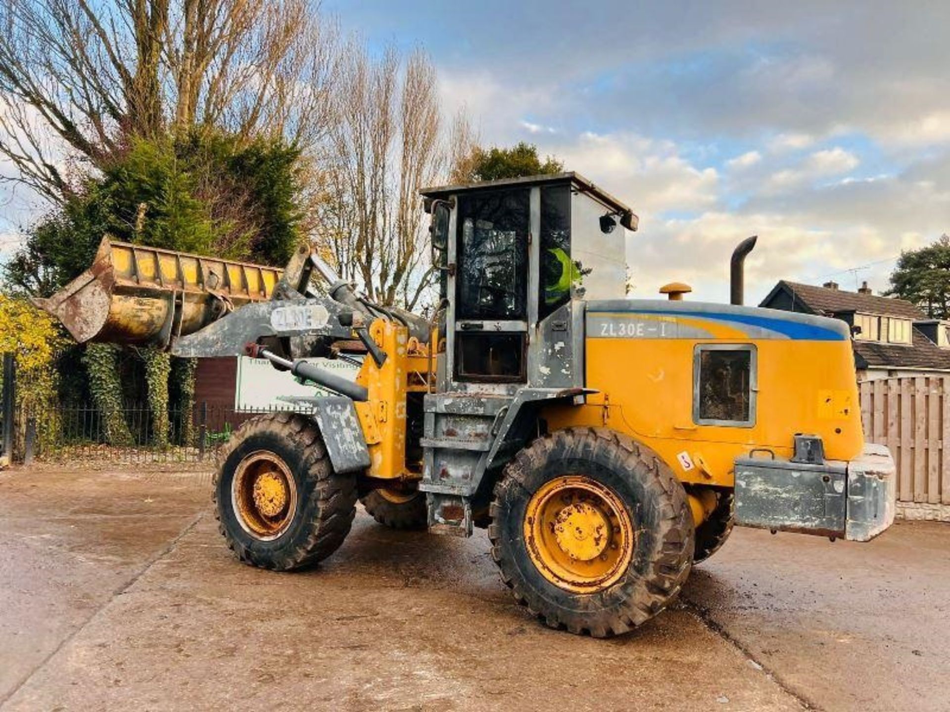 SEM ZL30E-1 4WD LOADING SHOVEL C/W BUCKET - Image 4 of 8