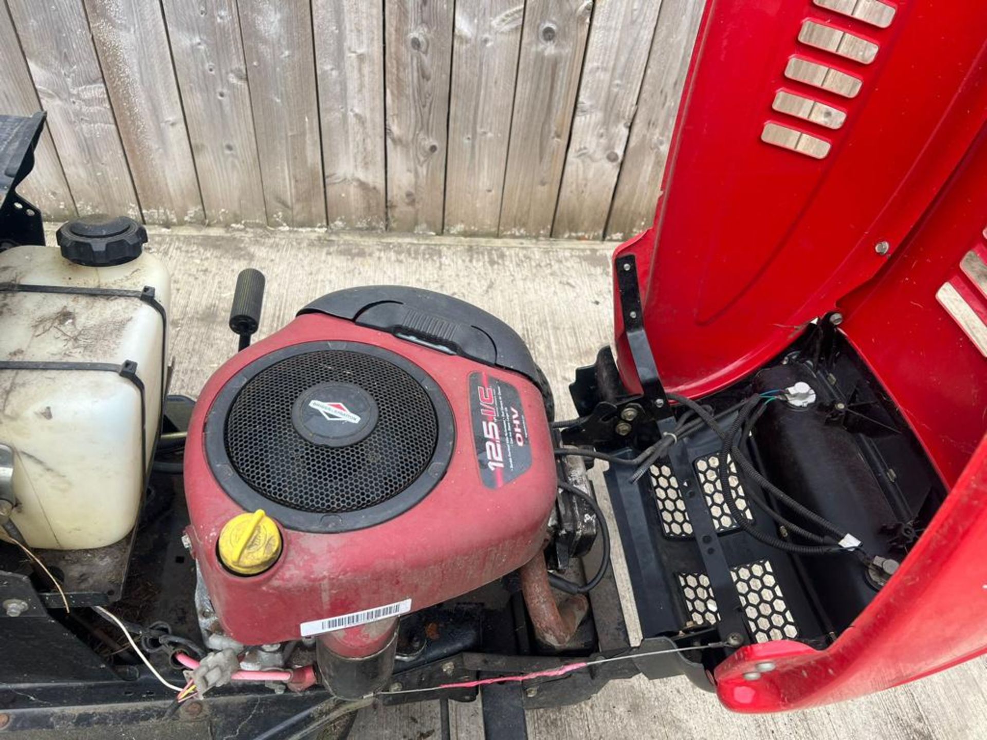 LAWNFLITE 603 PETROL RIDE ON MOWER - Image 2 of 3