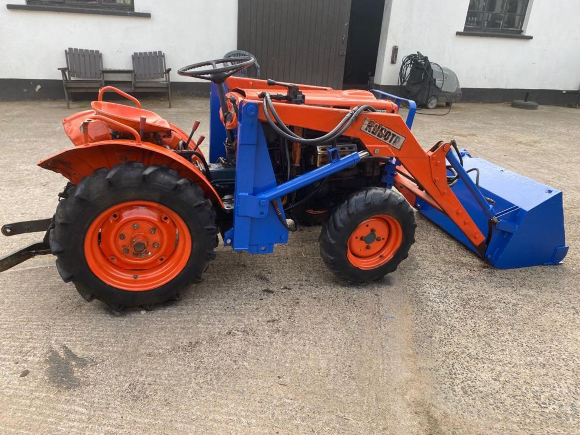 KUBOTA B6000 COMPACT TRACTOR