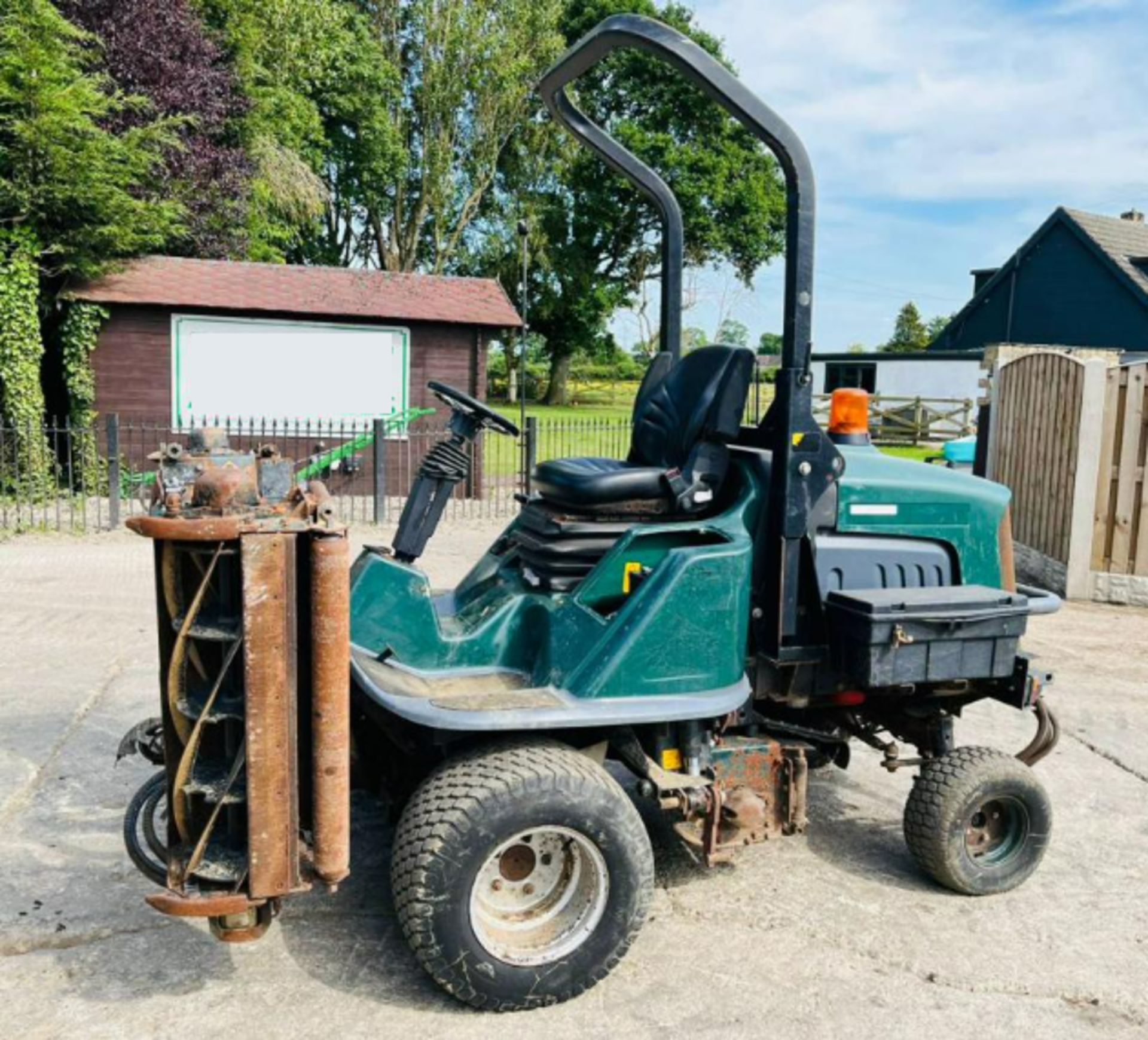 HAYTER LT324 4WD 3 GANG DIESEL MOWER C/W ROLE FRAME - Image 6 of 12