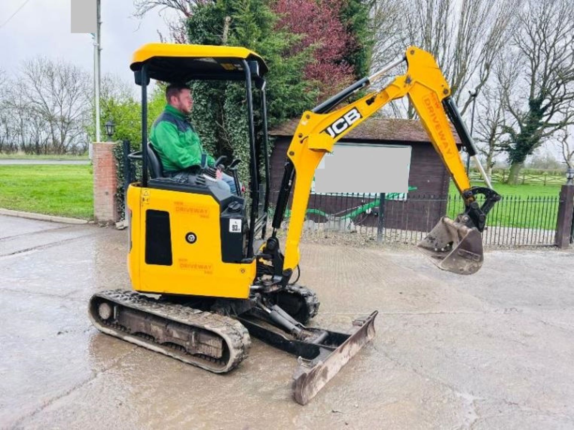 JCB 18Z-1 EXCAVATOR * YEAR 2018 , 1364 HOURS * C/W EXPANDING TRACKS