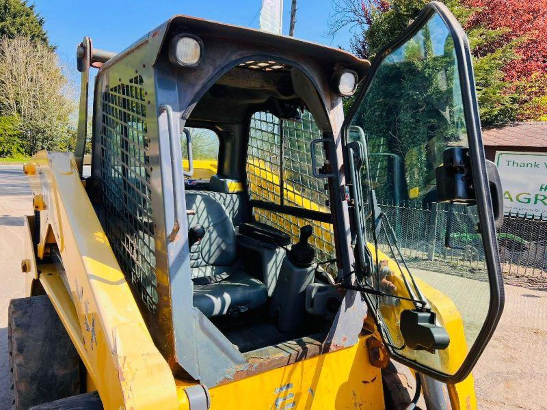 GEHL V270 4WD SKIDSTEER *HIGH LIFT , YEAR 2011* C/W REVERSE CAMERA - Image 11 of 21