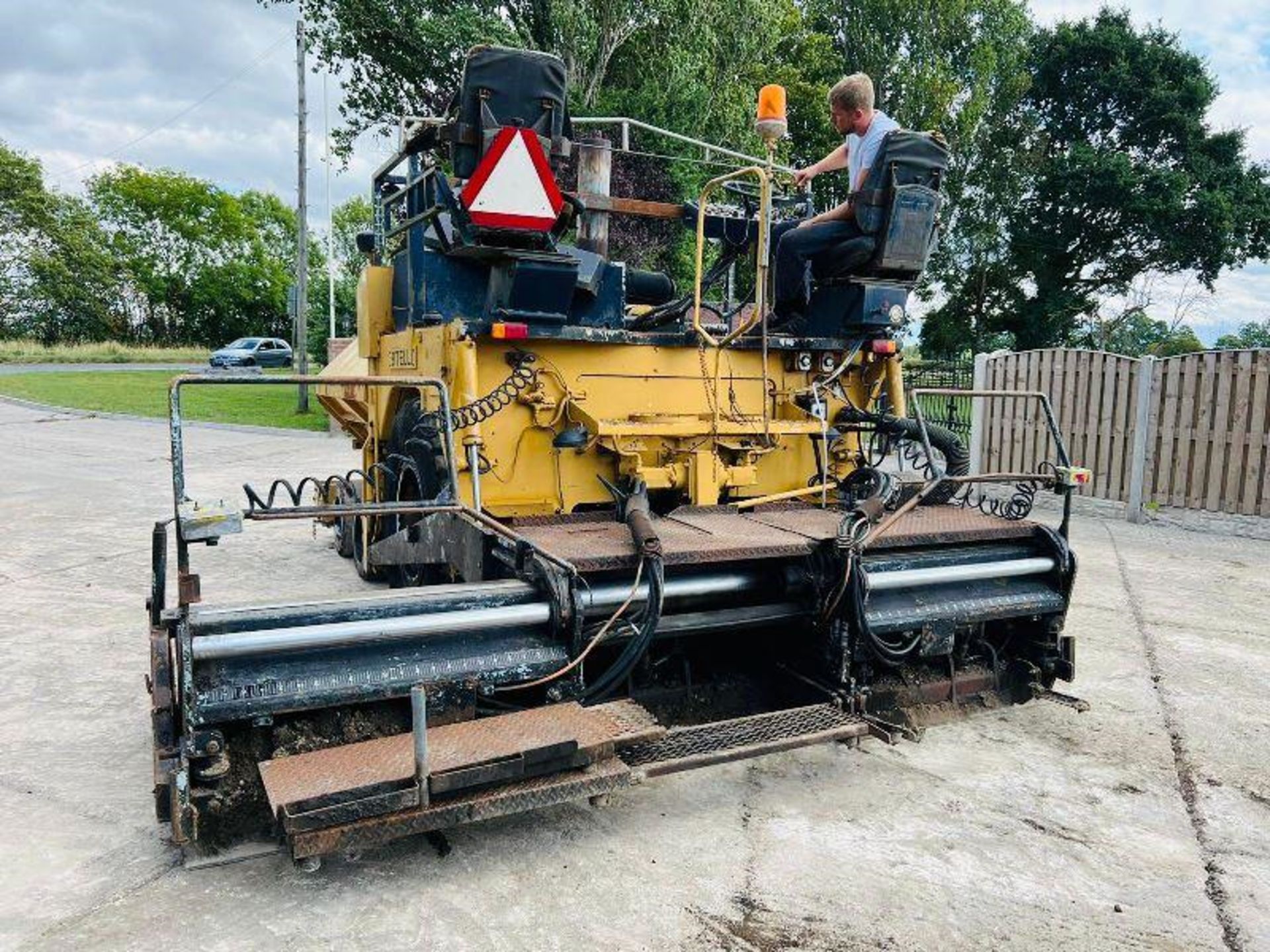 BITELLI BB53 TARMAC PAVER C/W DUAL CONTROL DRIVE - Image 4 of 18