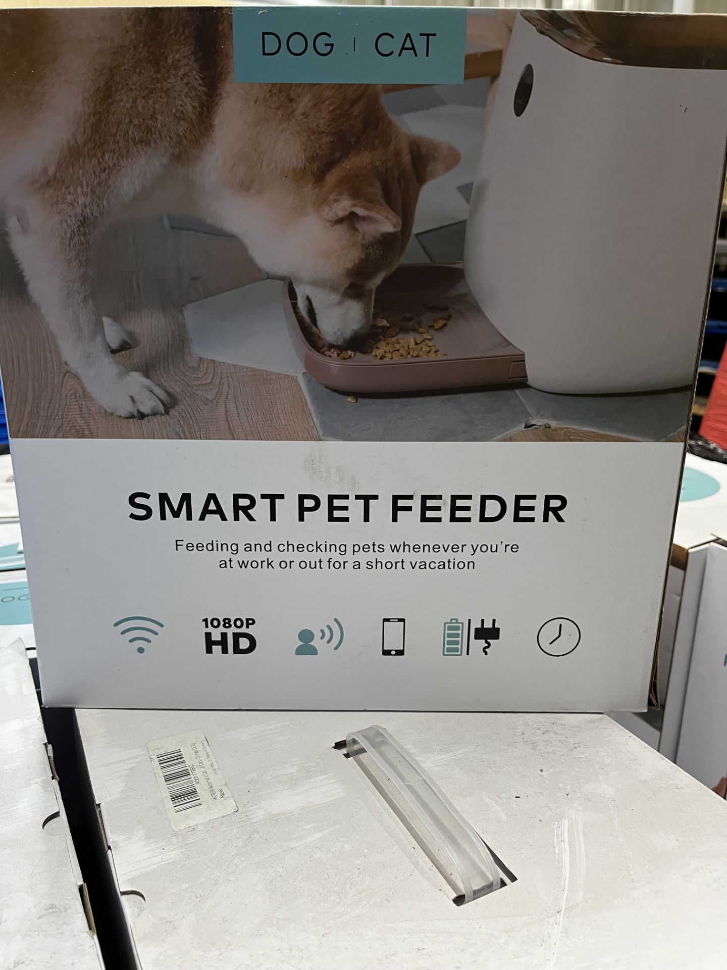 BRAND NEW SMART PET FEEDER WITH CAMERA - Image 2 of 3