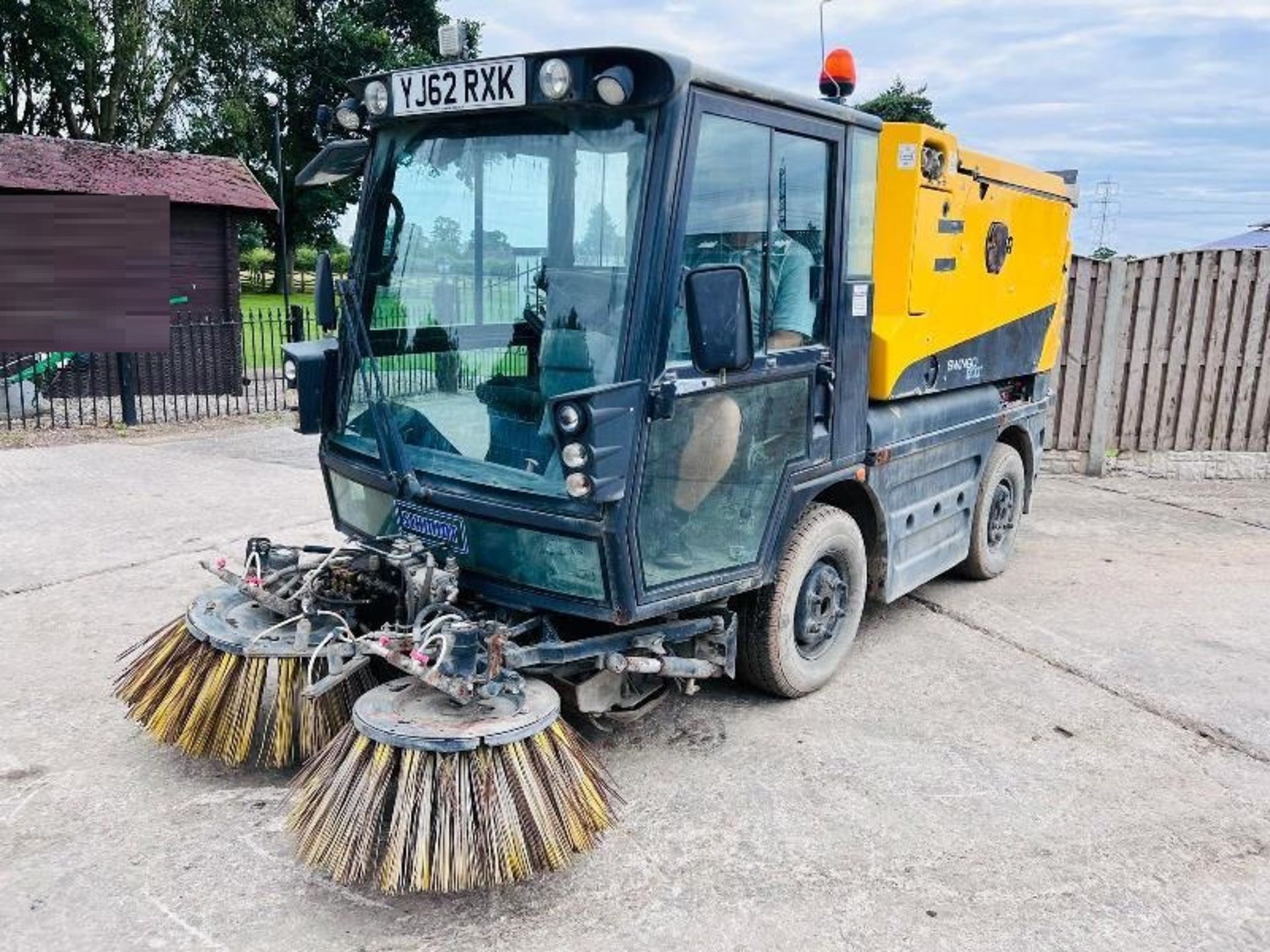 SCHMIDT SWINGO 200PLUS 4X2 ROAD SWEEPER *YEAR 2012* C/W AC CABIN - Image 6 of 17