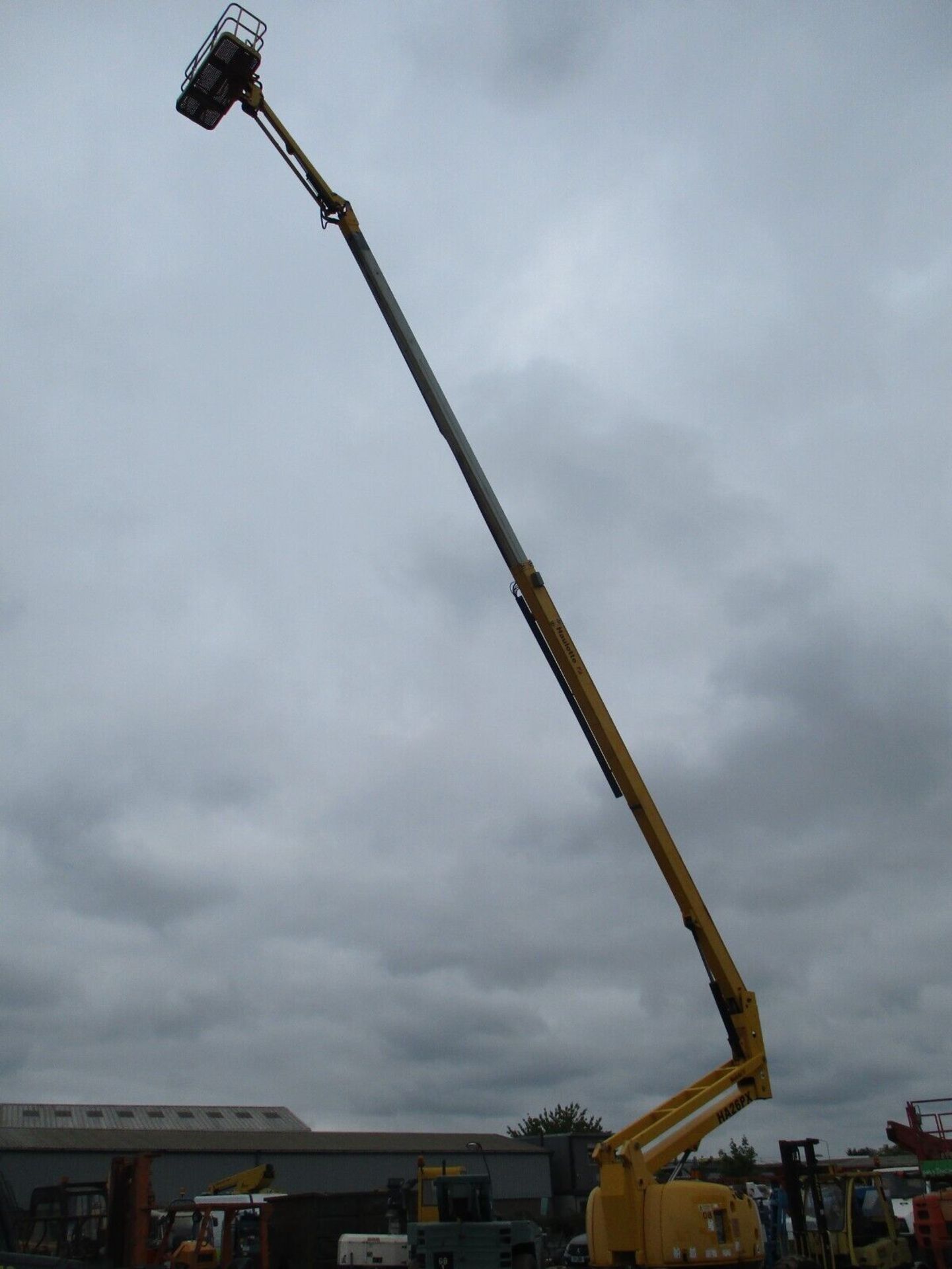 2004 HAULOTTE HA26PX CHERRY PICKER SCISSOR LIFT ACCESS PLATFORM MEWP GENIE BOOM - Image 3 of 17