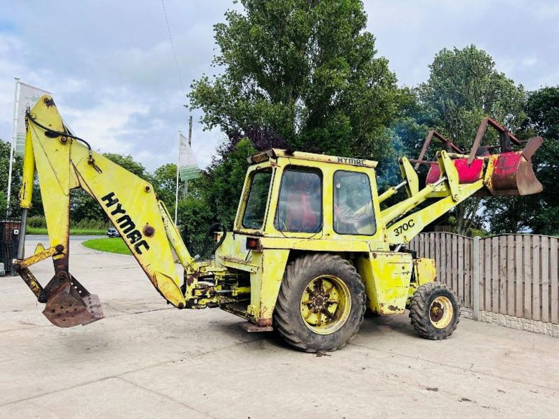 HYMAC 370C 4WD BACKHOE DIGGER C/W BUCKET'S & PALLET TINES - Image 2 of 20