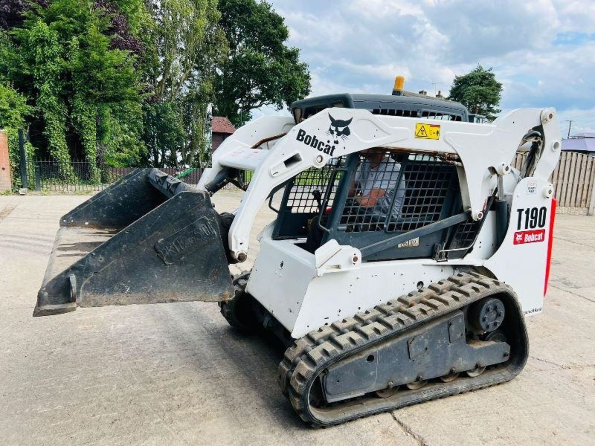 BOBCAT T190 TRACKED SKIDSTEER C/W BUCKET - Image 4 of 15