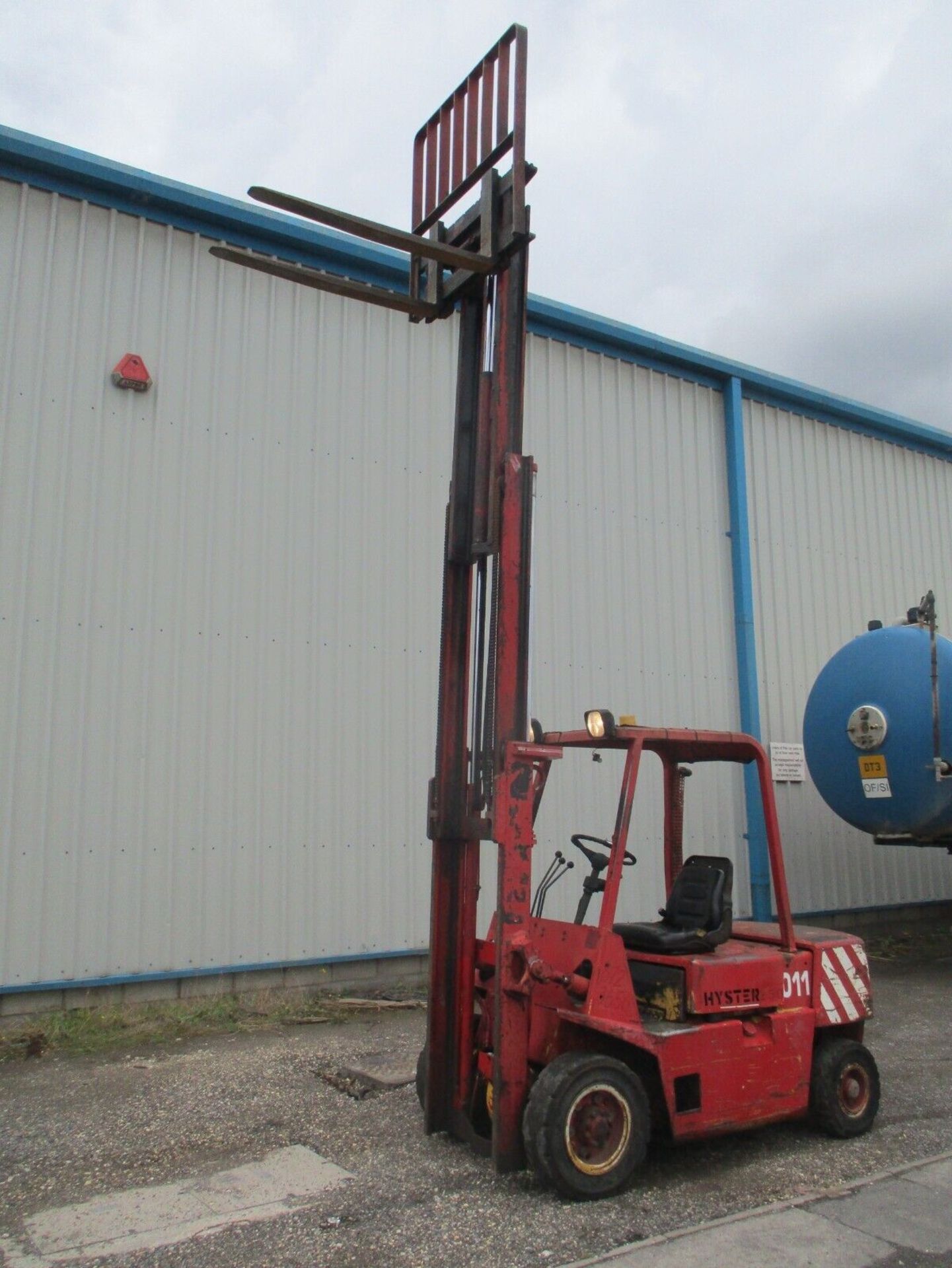 HYSTER 2.5 TON DIESEL FORK LIFT CONTAINER SPEC LOW MAST FORKLIFT TRUCK TRIPLE - Image 13 of 13