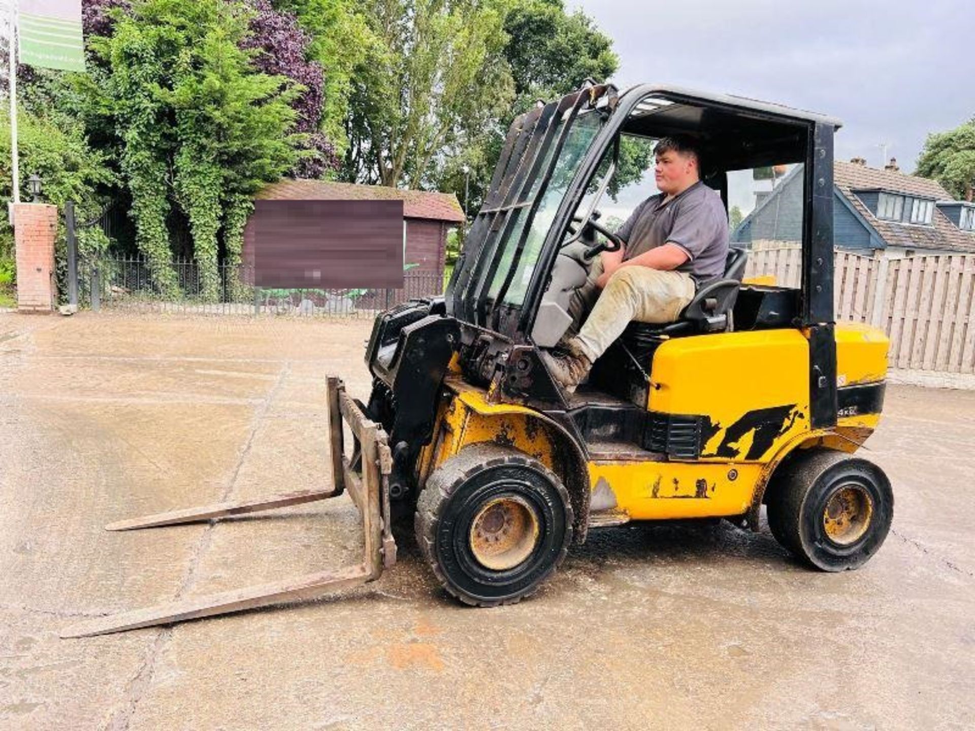 JCB TLT30D 4WD TELETRUCK C/W PALLET TINES - Image 2 of 15