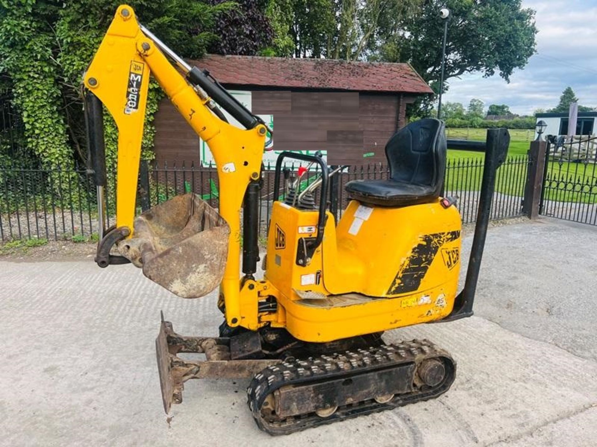 JCB MICRO 8008 DIGGER *2753 HOURS* C/W EXPANDING & RUBBER TRACKS - Image 6 of 10