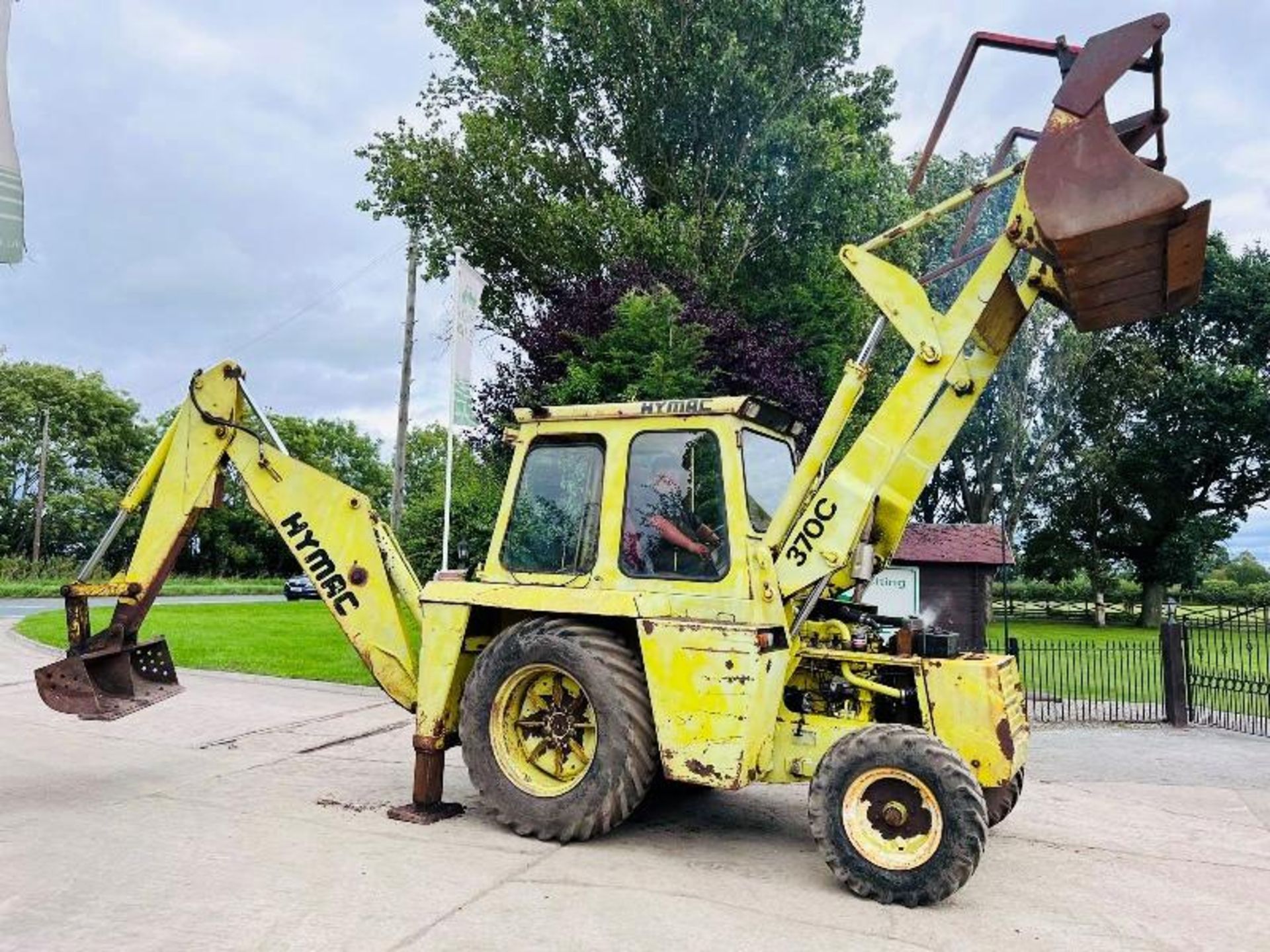 HYMAC 370C 4WD BACKHOE DIGGER C/W BUCKET'S & PALLET TINES - Image 11 of 20