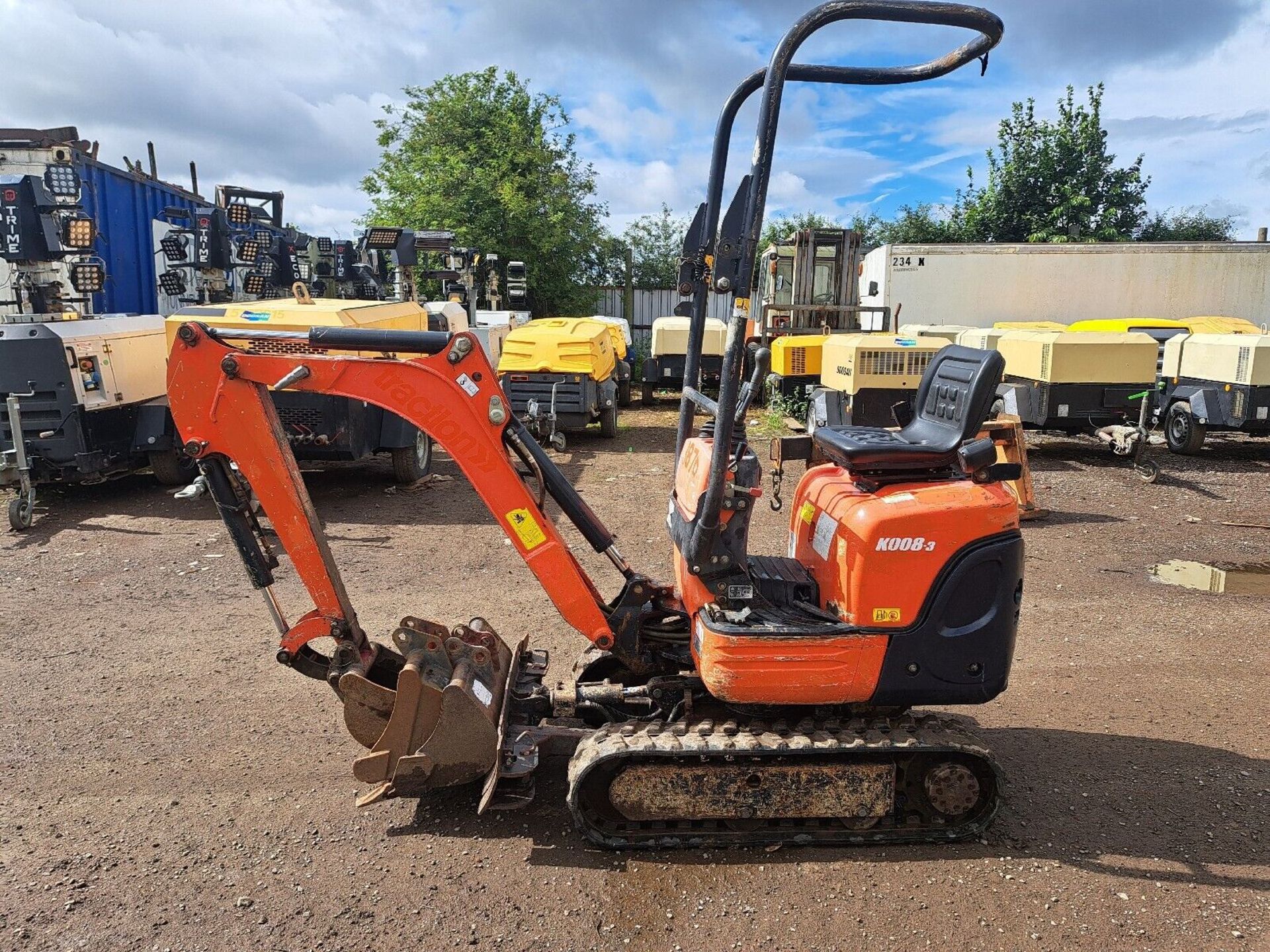 KUBOTA 008-3 MICRO DIGGER EXCAVATOR - Image 2 of 6