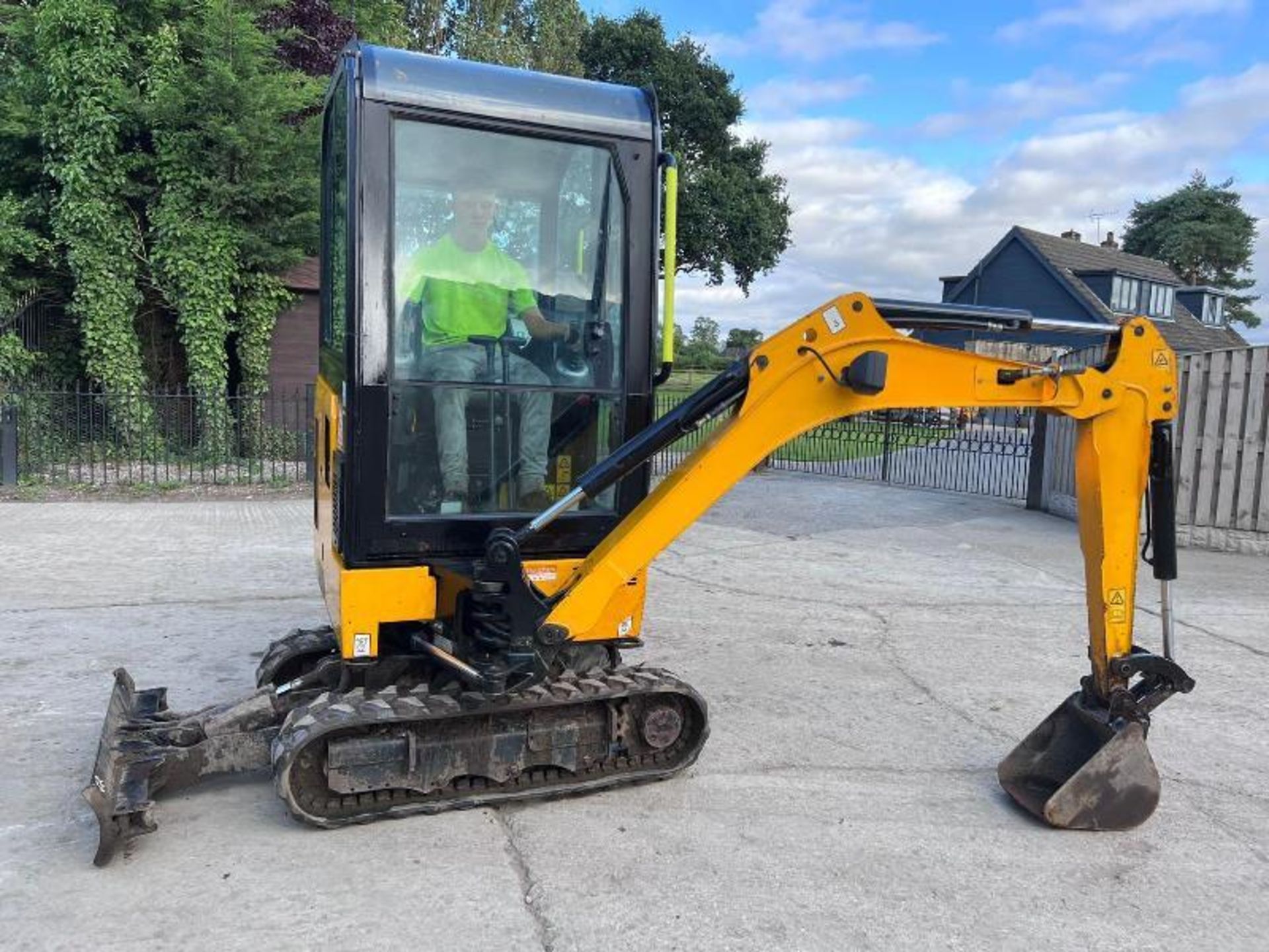 JCB 15-C1 TRACKED EXCAVATOR *YEAR 2018* C/W QUICK HITCH & BUCKET