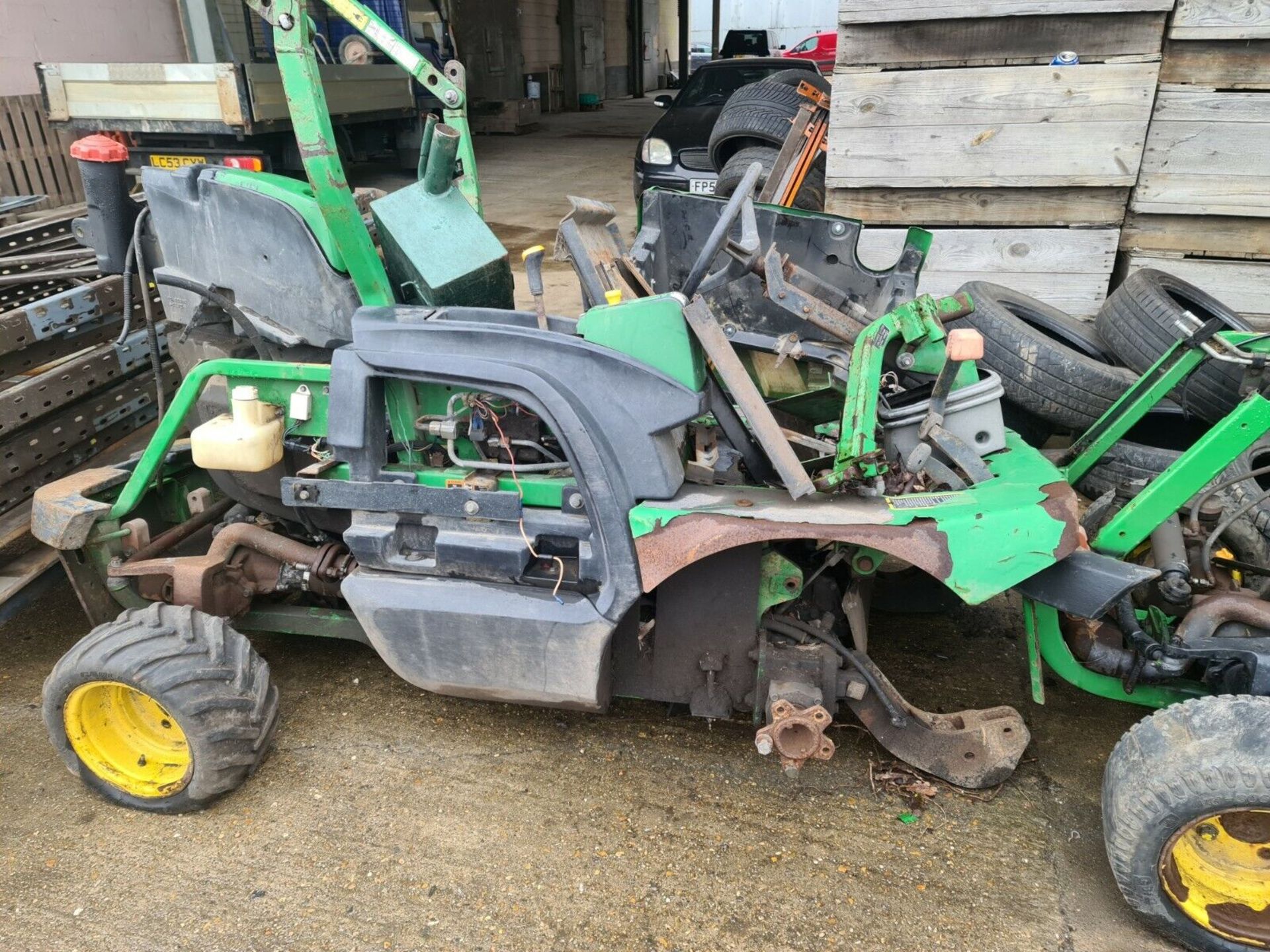 JOHN DEERE 1445 & 1565 MOWER MACHINE BREAKING ALL PARTS AVAILABLE - Image 2 of 3