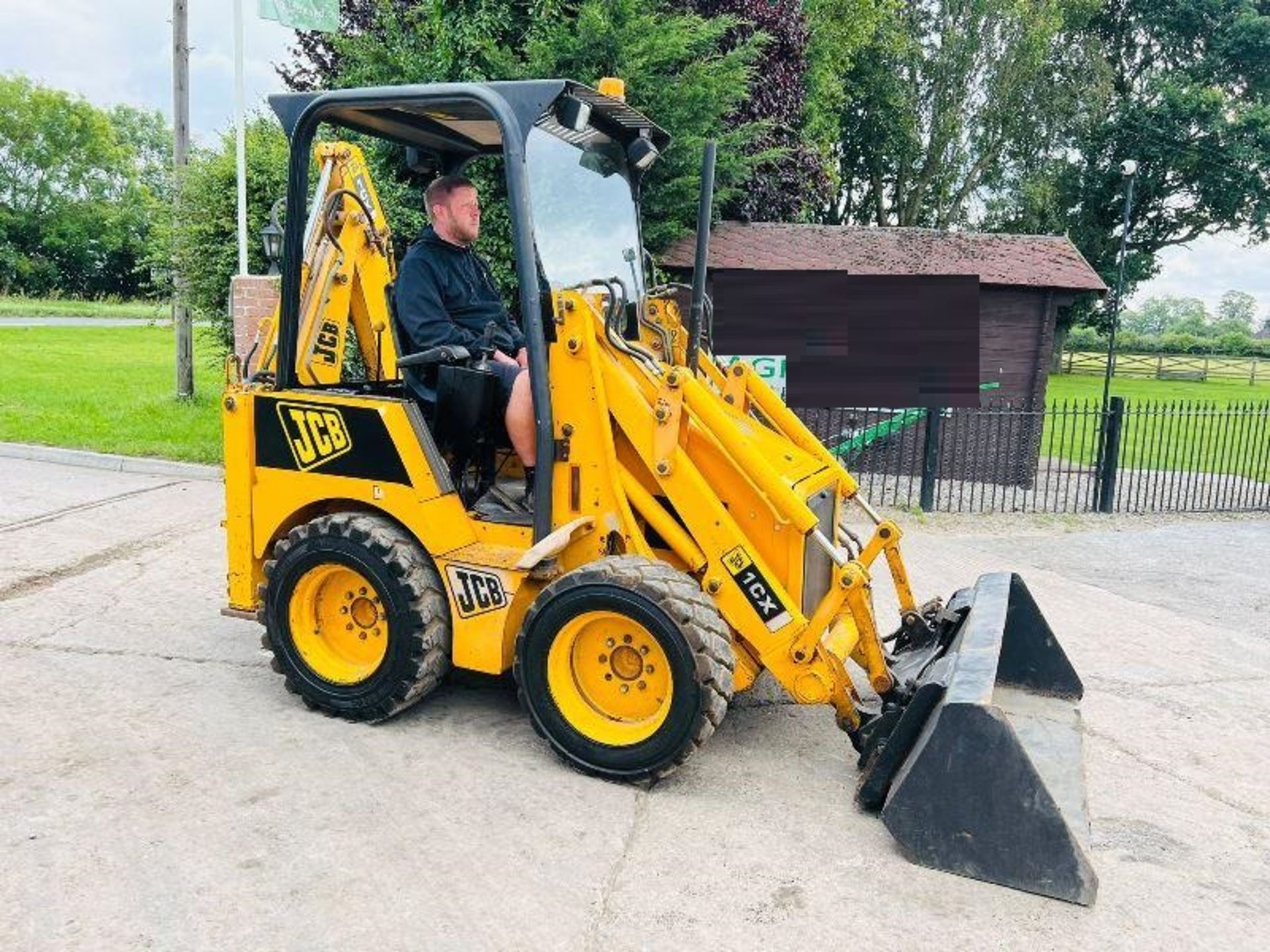 JCB 1CX 4WD BACKHOE DIGGER C/W BUCKET & TINES - Image 3 of 20