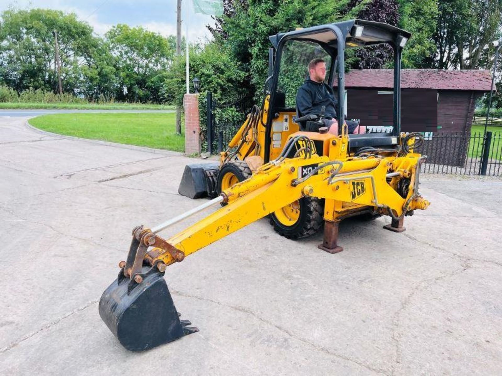 JCB 1CX 4WD BACKHOE DIGGER C/W BUCKET & TINES - Image 11 of 20