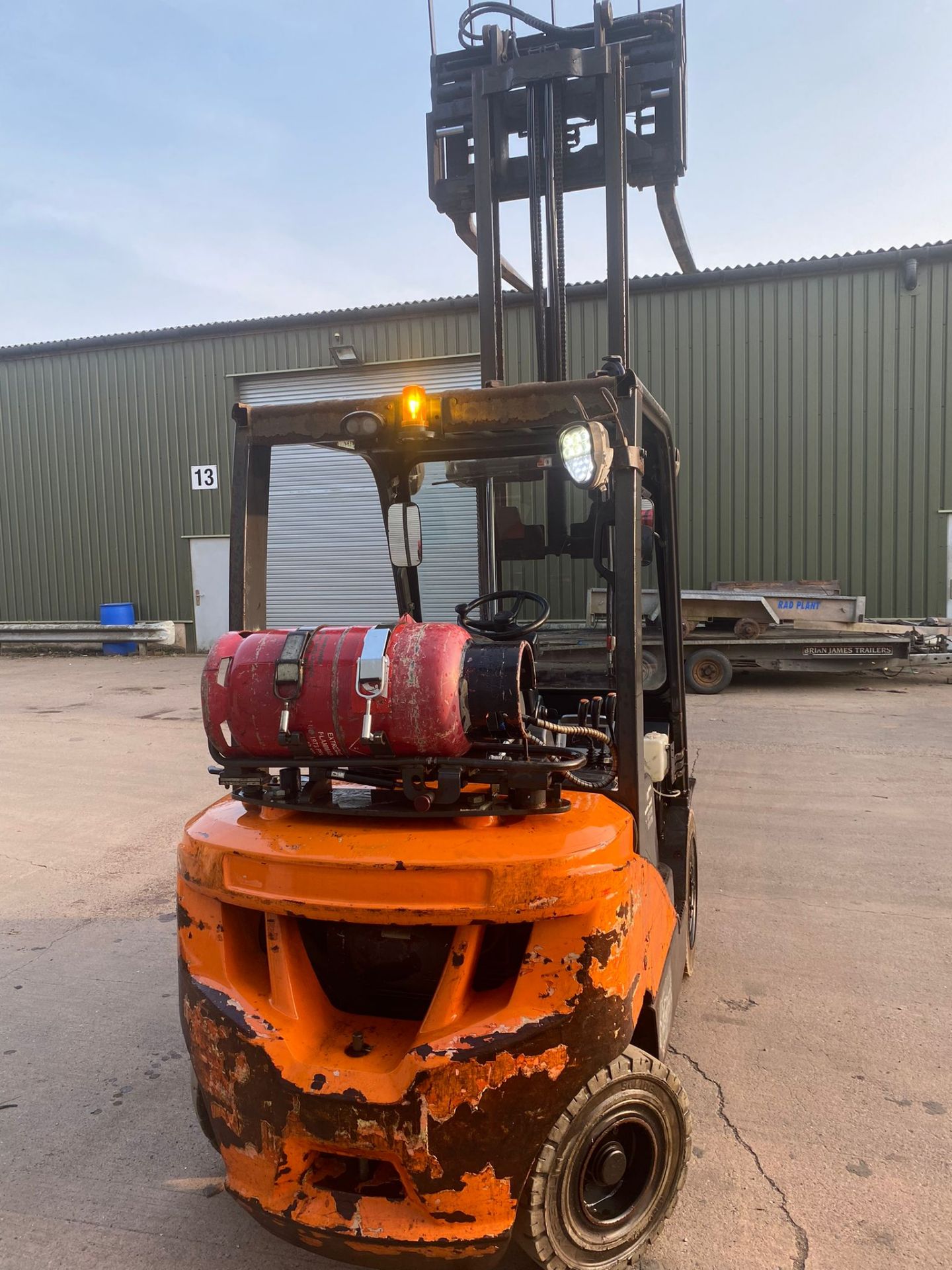 DOOSAN 2018 G25P-7 LPG GAS 2.5T FORKLIFT | FULL SERVICE HISTORY | SIDE SHIFT | HEIGHT 4750 - Image 4 of 10