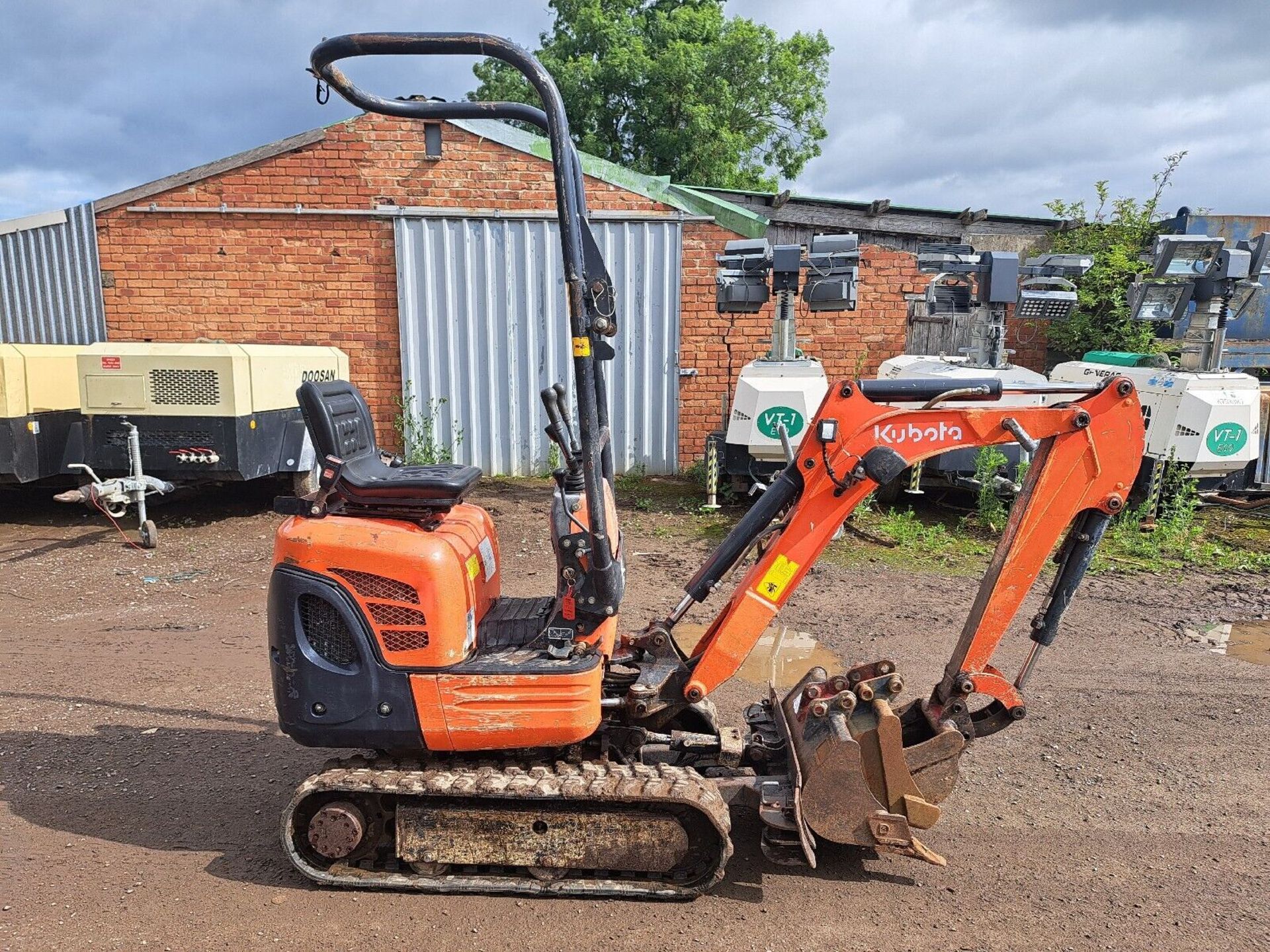 KUBOTA 008-3 MICRO DIGGER EXCAVATOR - Image 4 of 6