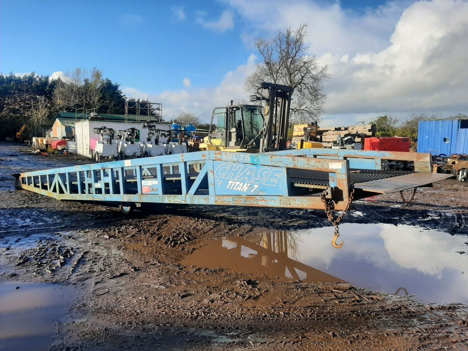 CONTAINER LOADING RAMP FORKLIFT