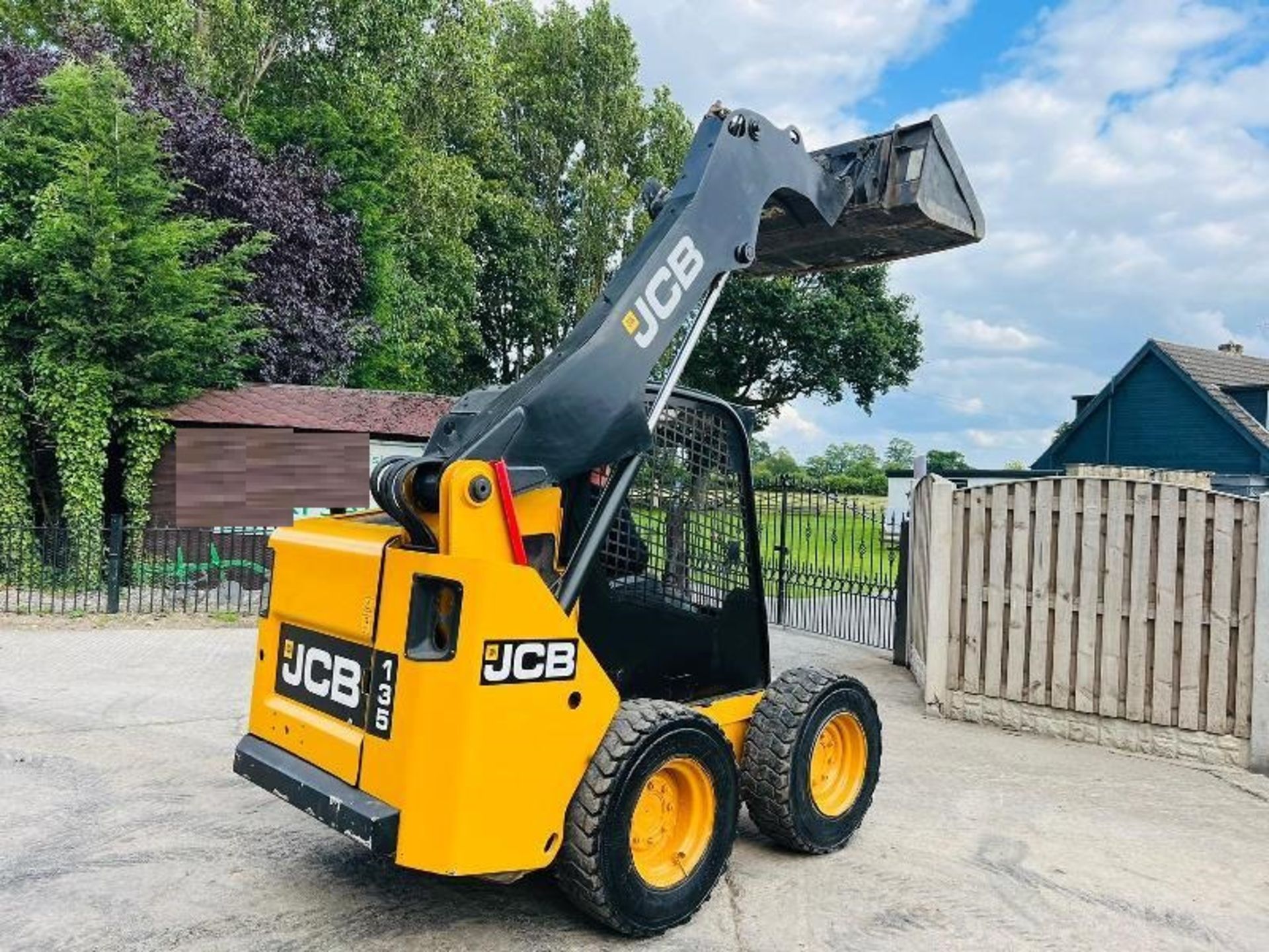 JCB 135 4WD SKIDSTEER * YEAR 2014 * C/W BUCKET - Image 11 of 13