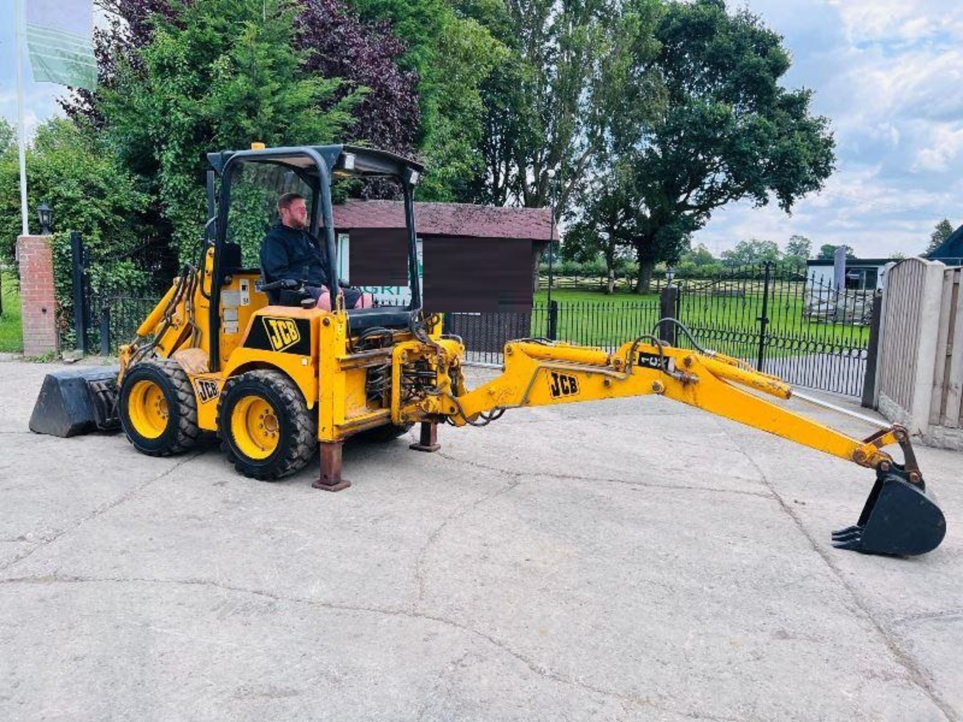 JCB 1CX 4WD BACKHOE DIGGER C/W BUCKET & TINES - Image 14 of 20