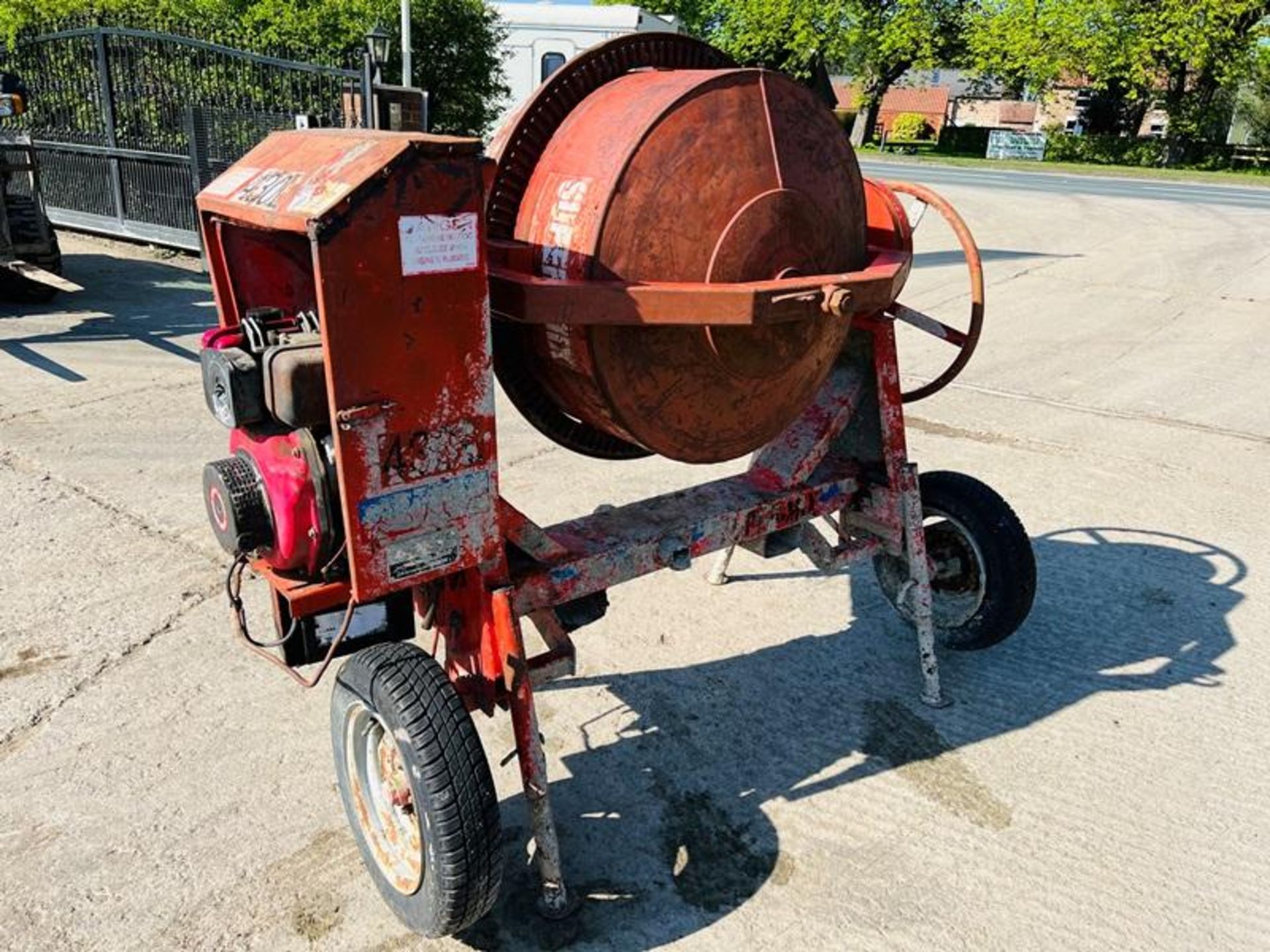 SUPER MIX 470L SINGLE AXLE CEMENT MIXER C/W YANMAR ENGINE - Image 6 of 8