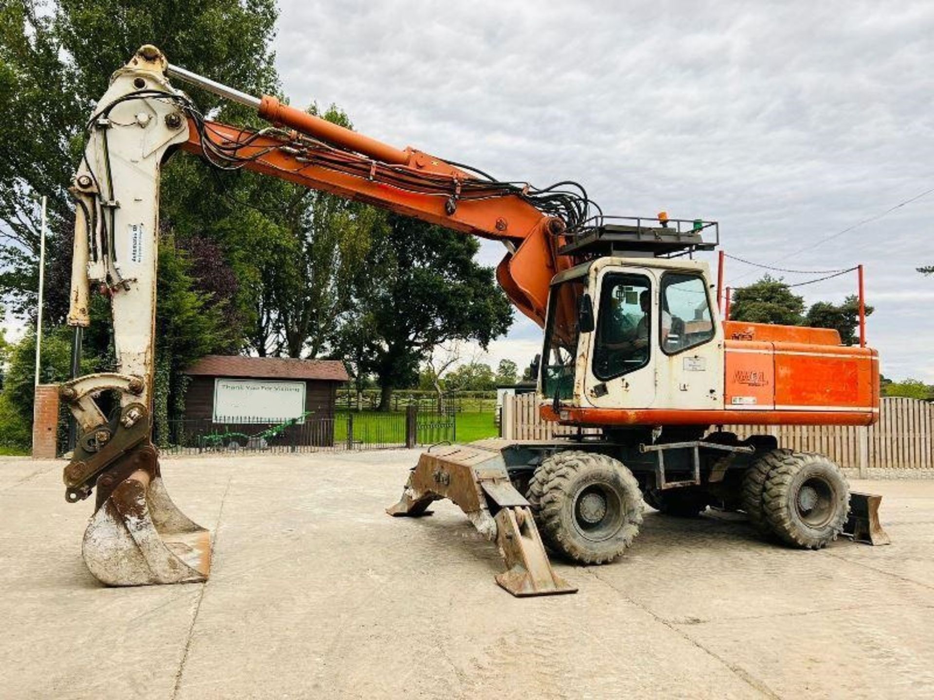 ATLAS 1704 4WD WHEELED EXCAVATOR C/W BLADE & QUICK HITCH - Image 8 of 20