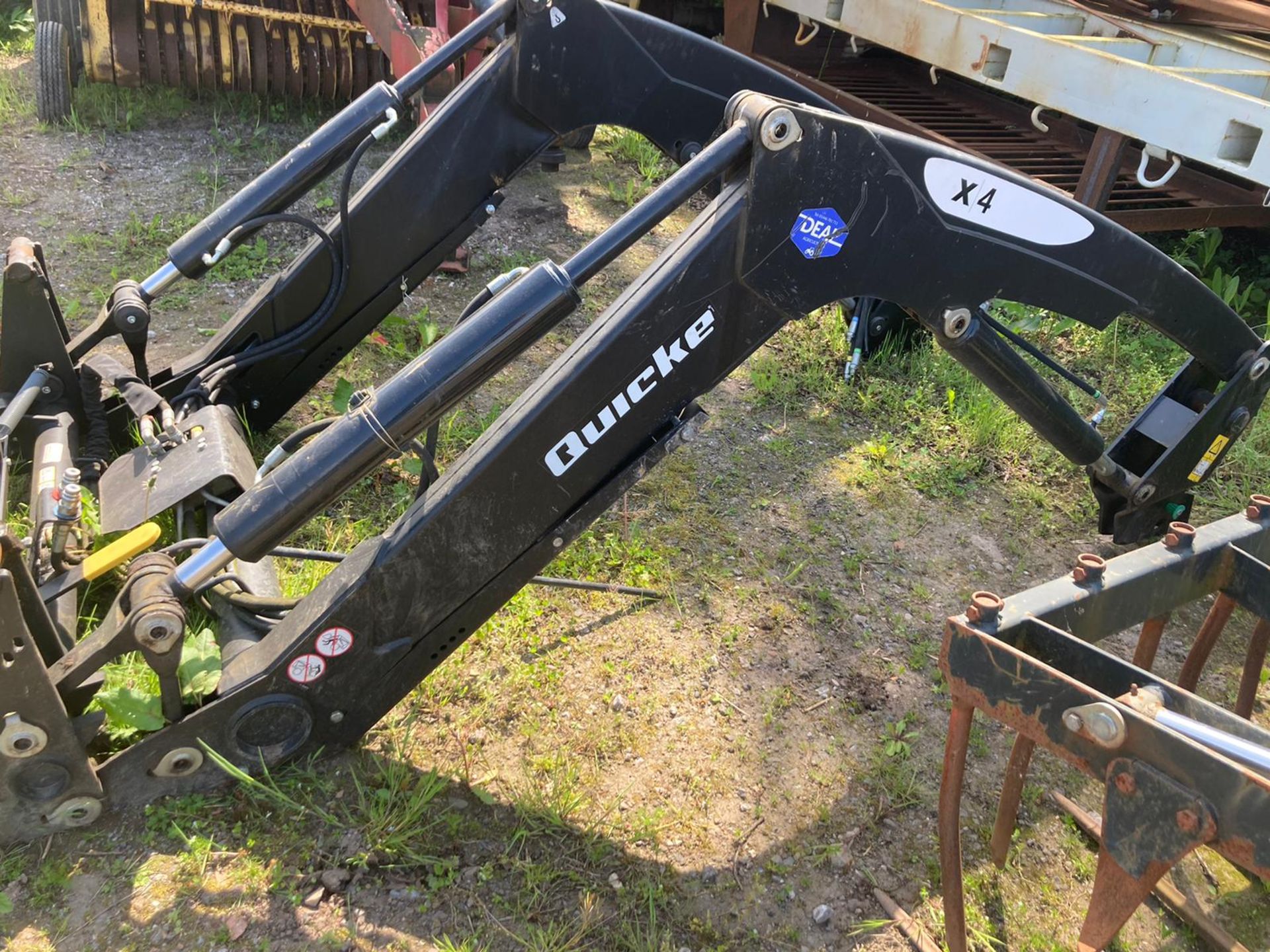 QUICKE LOADER COMES WITH MASSEY FERGUSON 6 CYLINDER TRACTOR BRACKETS - Image 3 of 10