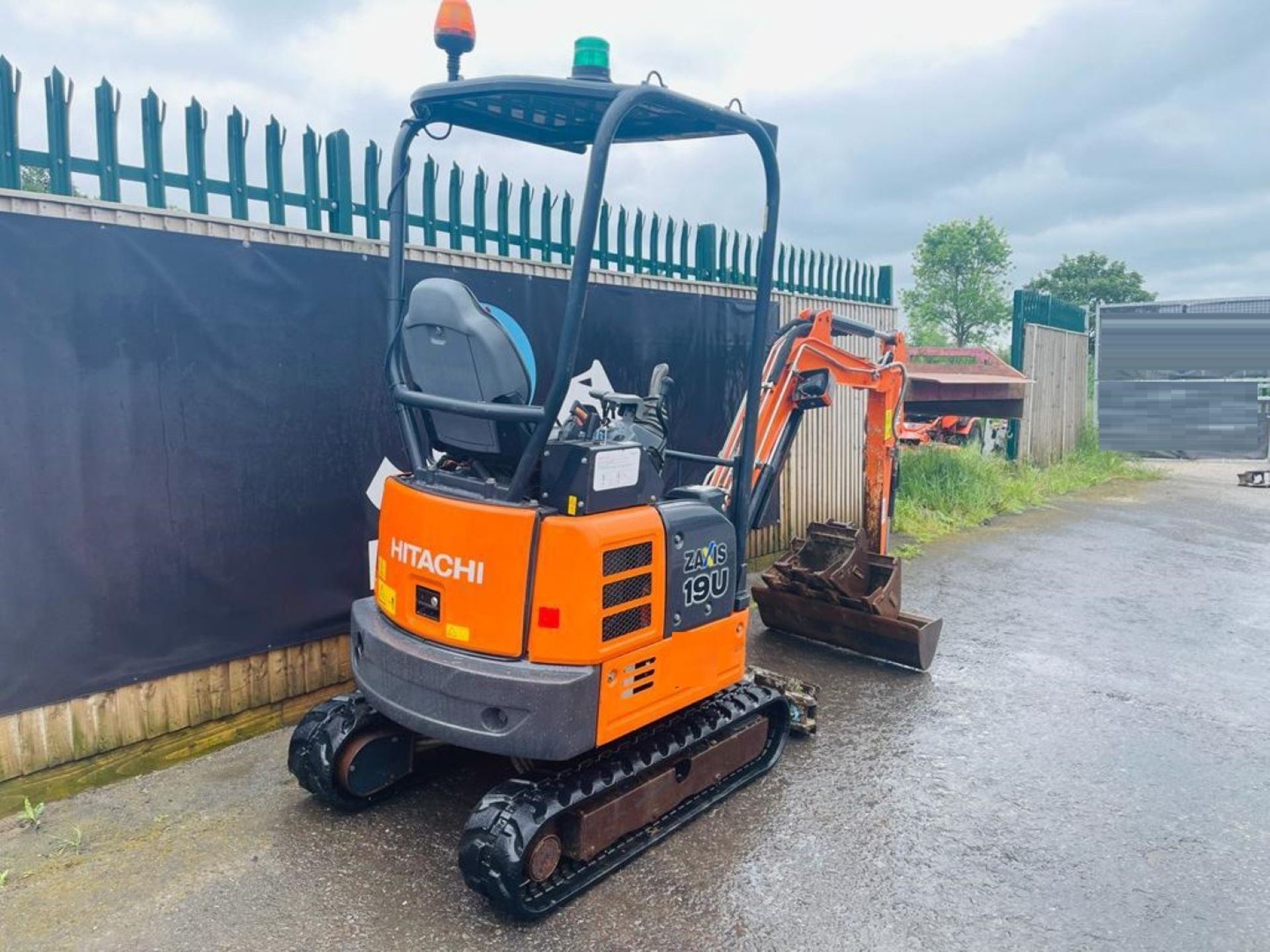 HITACHI ZX19U-5 EXCAVATOR - RESERVE LOWERED!! - Image 5 of 13