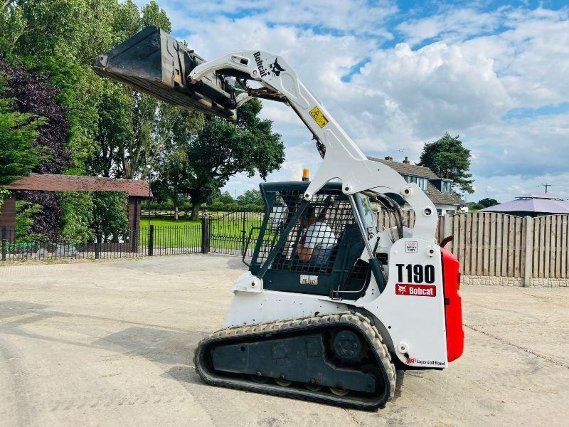 BOBCAT T190 TRACKED SKIDSTEER C/W BUCKET - Image 9 of 15