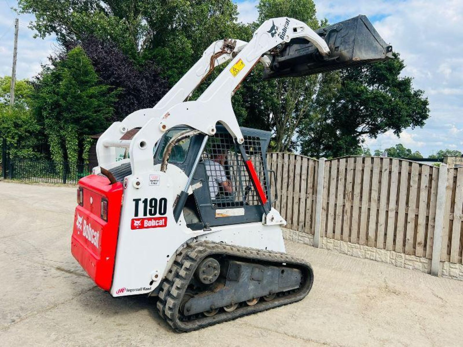 BOBCAT T190 TRACKED SKIDSTEER C/W BUCKET - Image 8 of 15