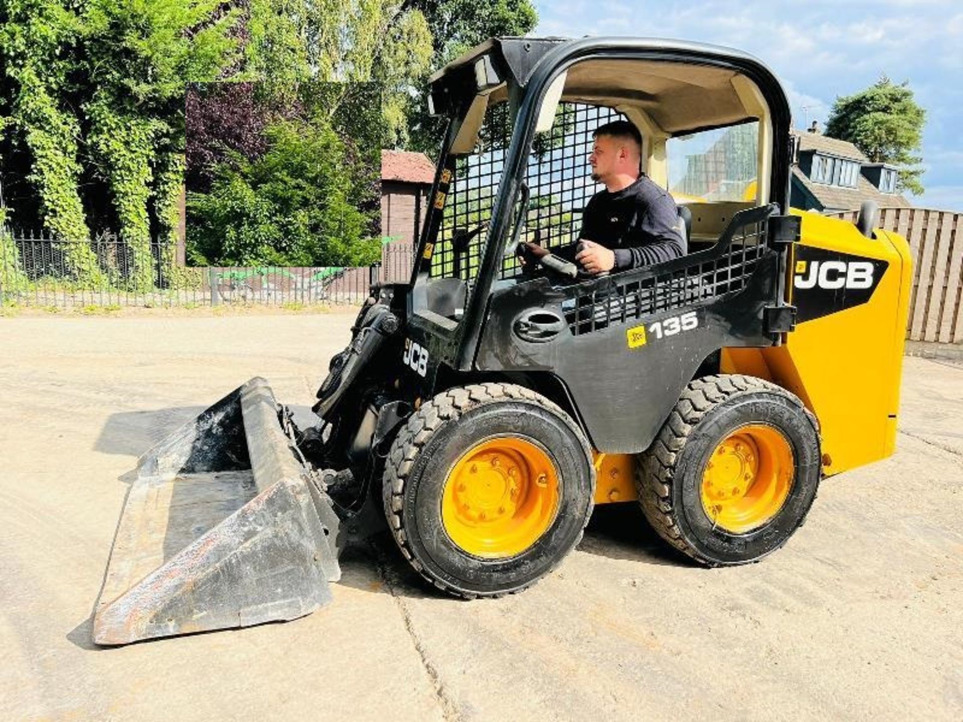 JCB 135 4WD SKIDSTEER * YEAR 2014 * C/W BUCKET - Image 7 of 13