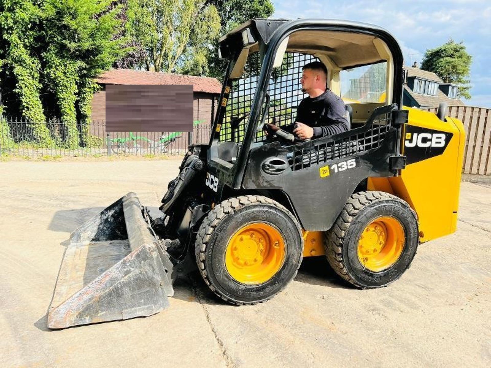 JCB 135 4WD SKIDSTEER * YEAR 2014 * C/W BUCKET - Image 8 of 13