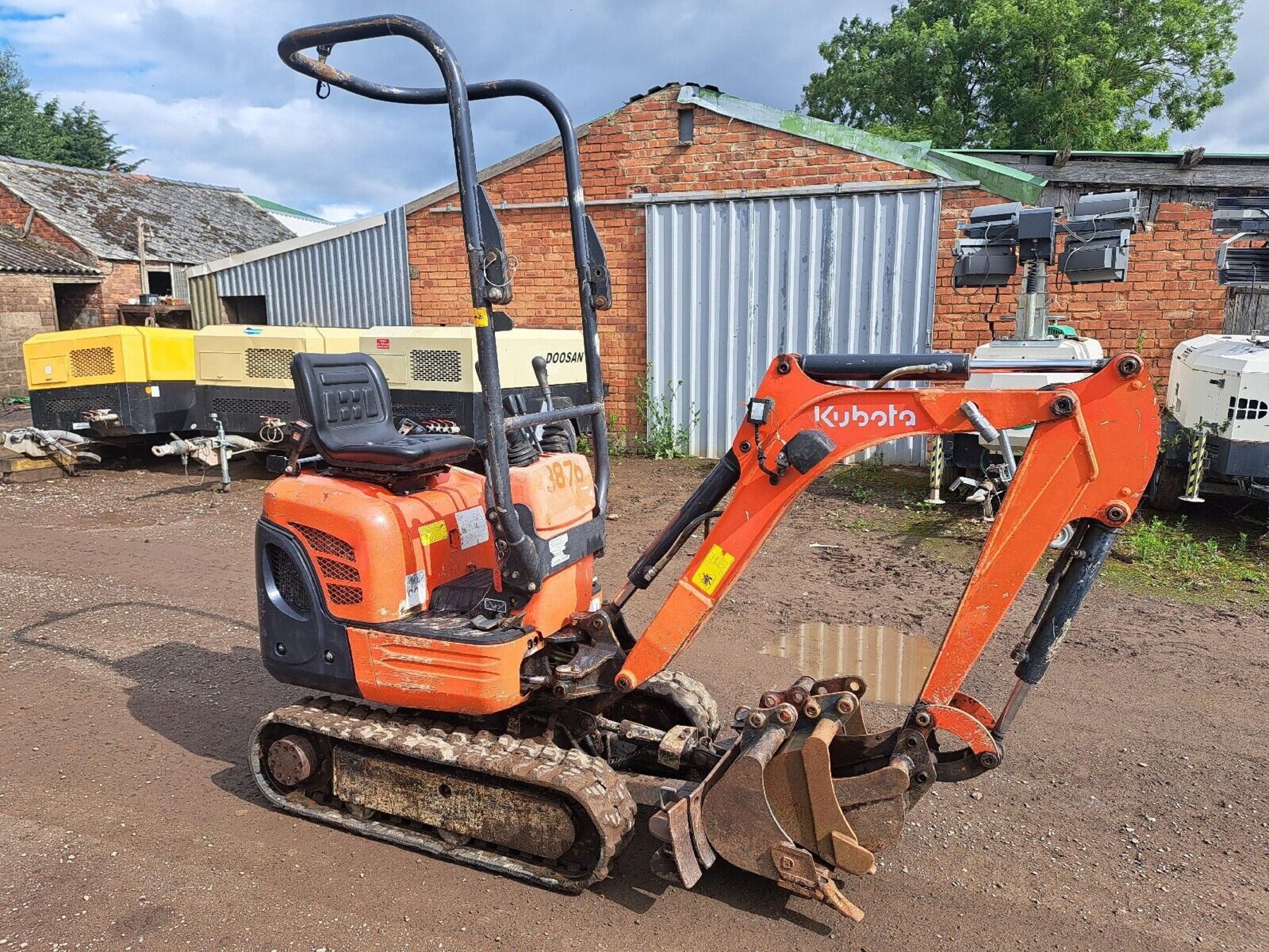 KUBOTA 008-3 MICRO DIGGER EXCAVATOR - Image 3 of 6