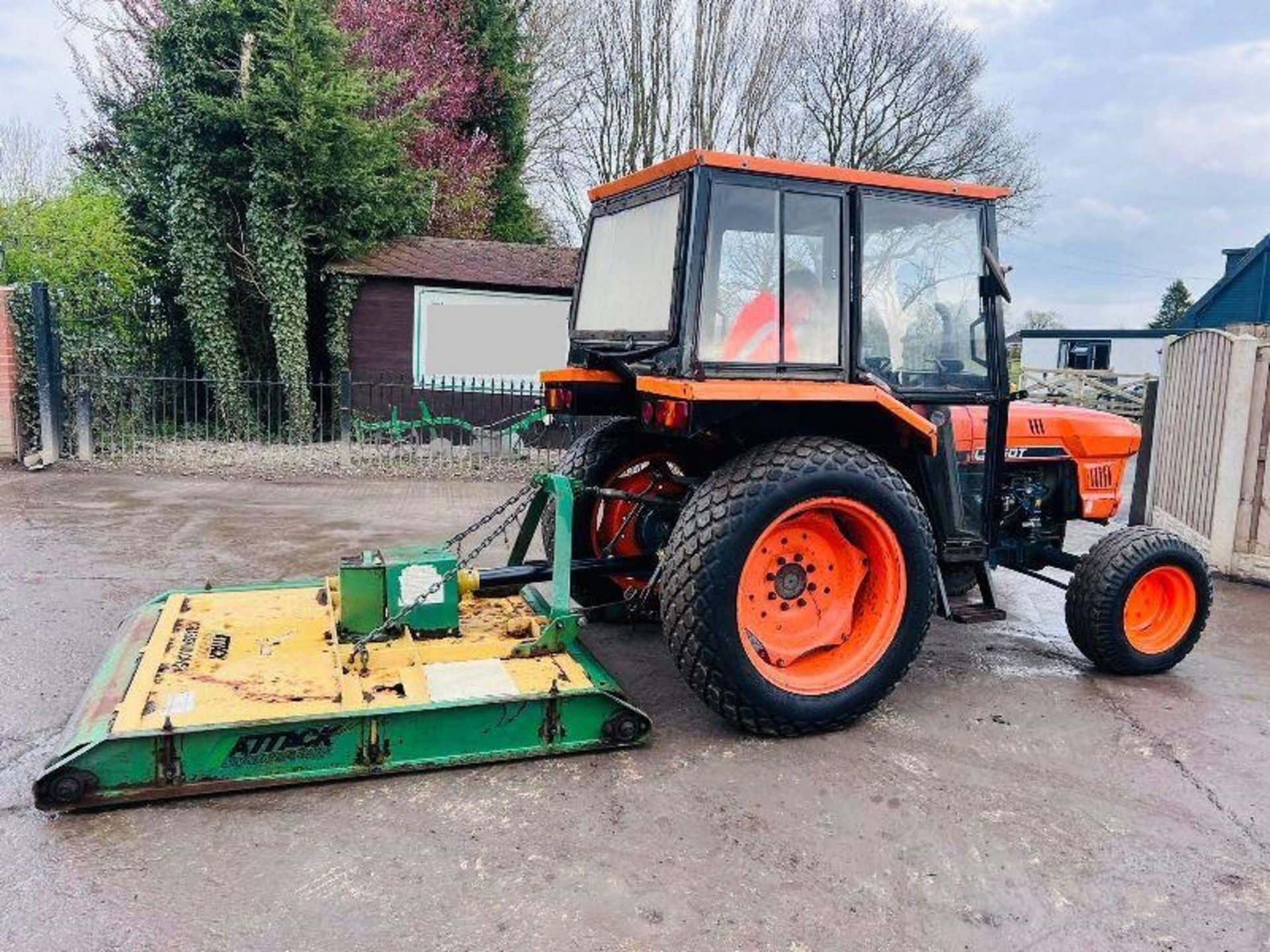 ZETOR L345DT 4WD TRACTOR *2779 HOURS* C/W ATTACK TOPPER WITH ROLLER - Image 4 of 20